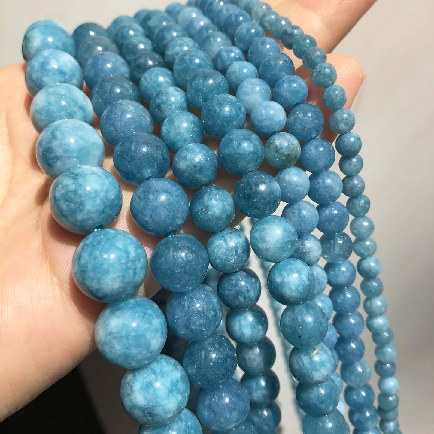 Yochus 45pcs Blue Chalcedony Stone Beads，8mm Healing Power Natural Stone Round Loose Beads for Jewelry Making Earring Necklace DIY Crafts