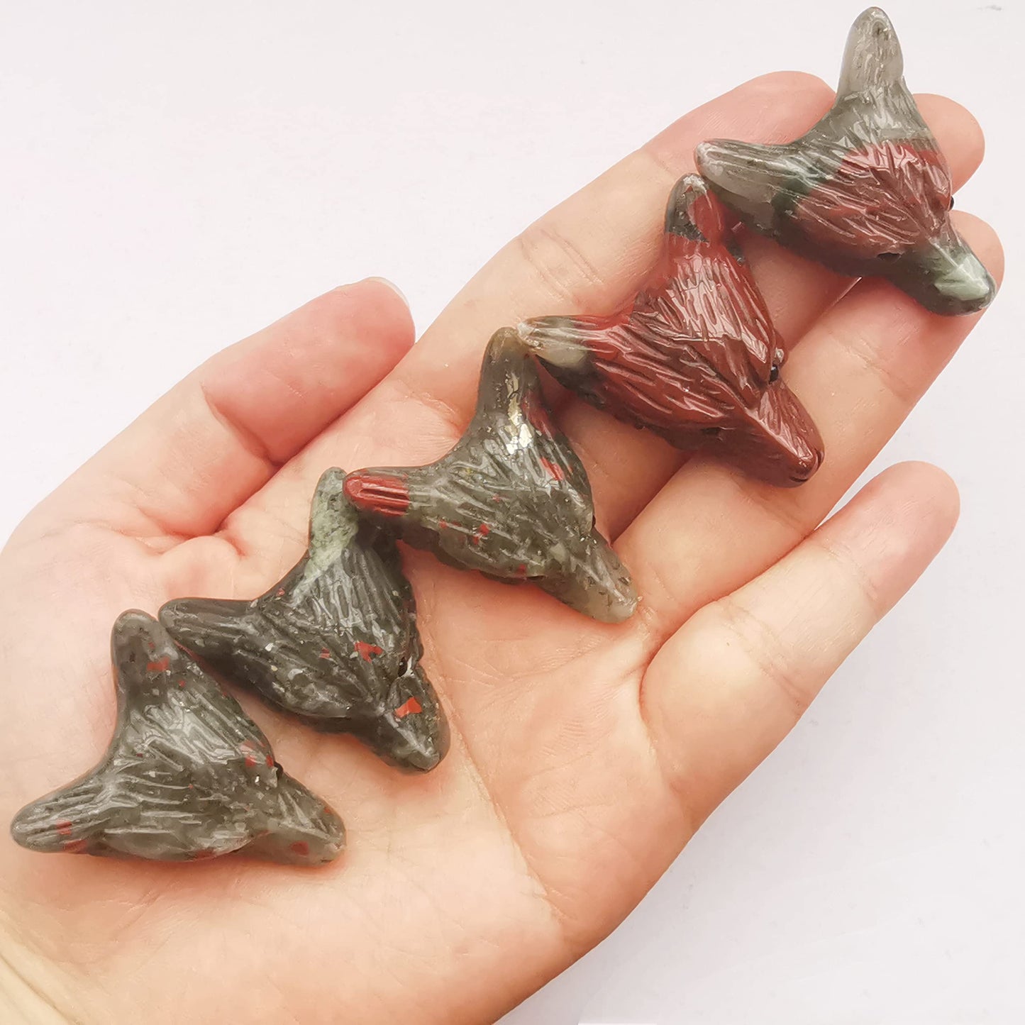 Bacatgem Natural African Bloodstone 1.37 inchs Wolf Head Pocket Crystals and Healing Stone Figurine,Haped DIY-Jewelry Pendant