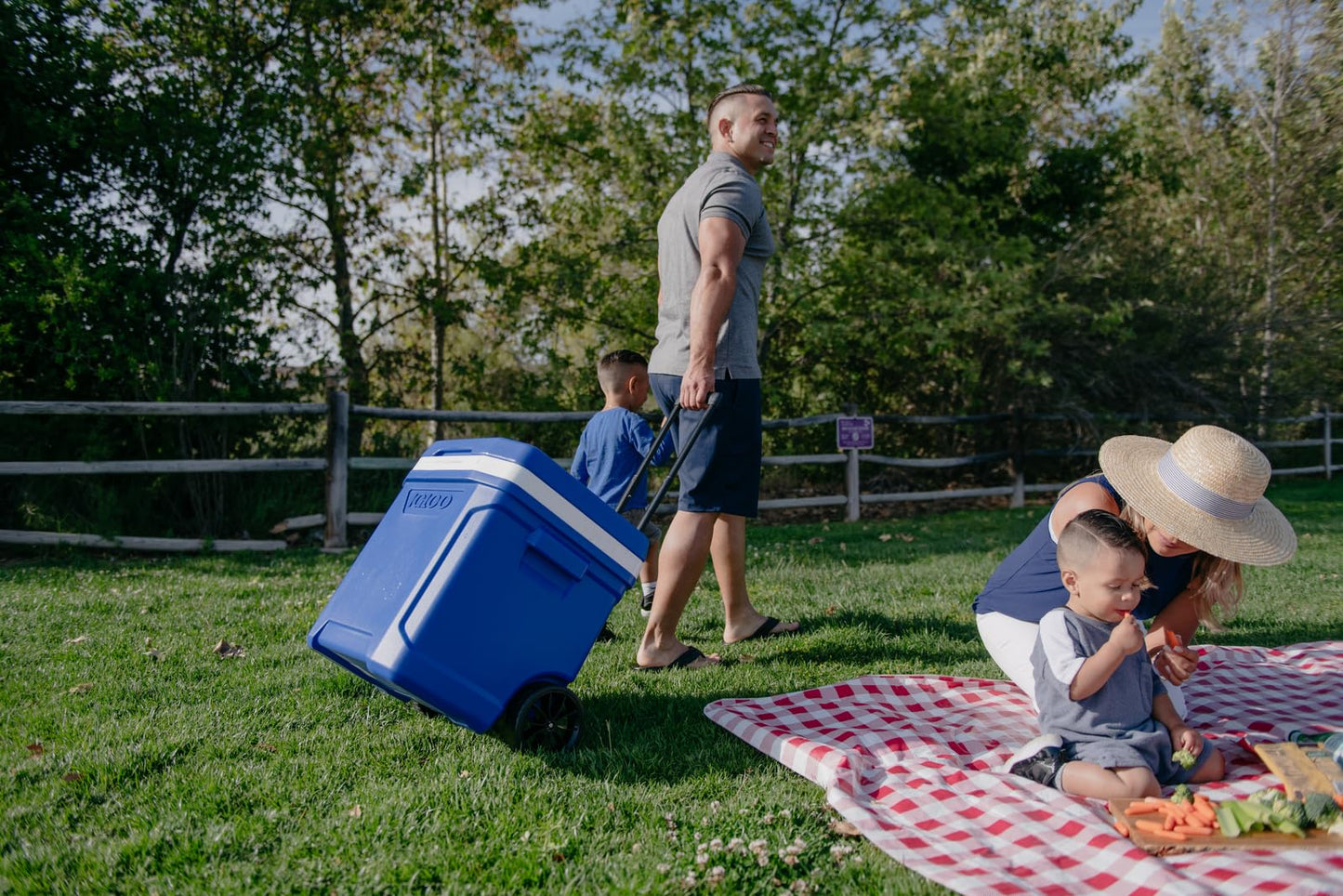 Igloo 28 Qt Blue Wheeled Cooler with Locking Telescoping Handle