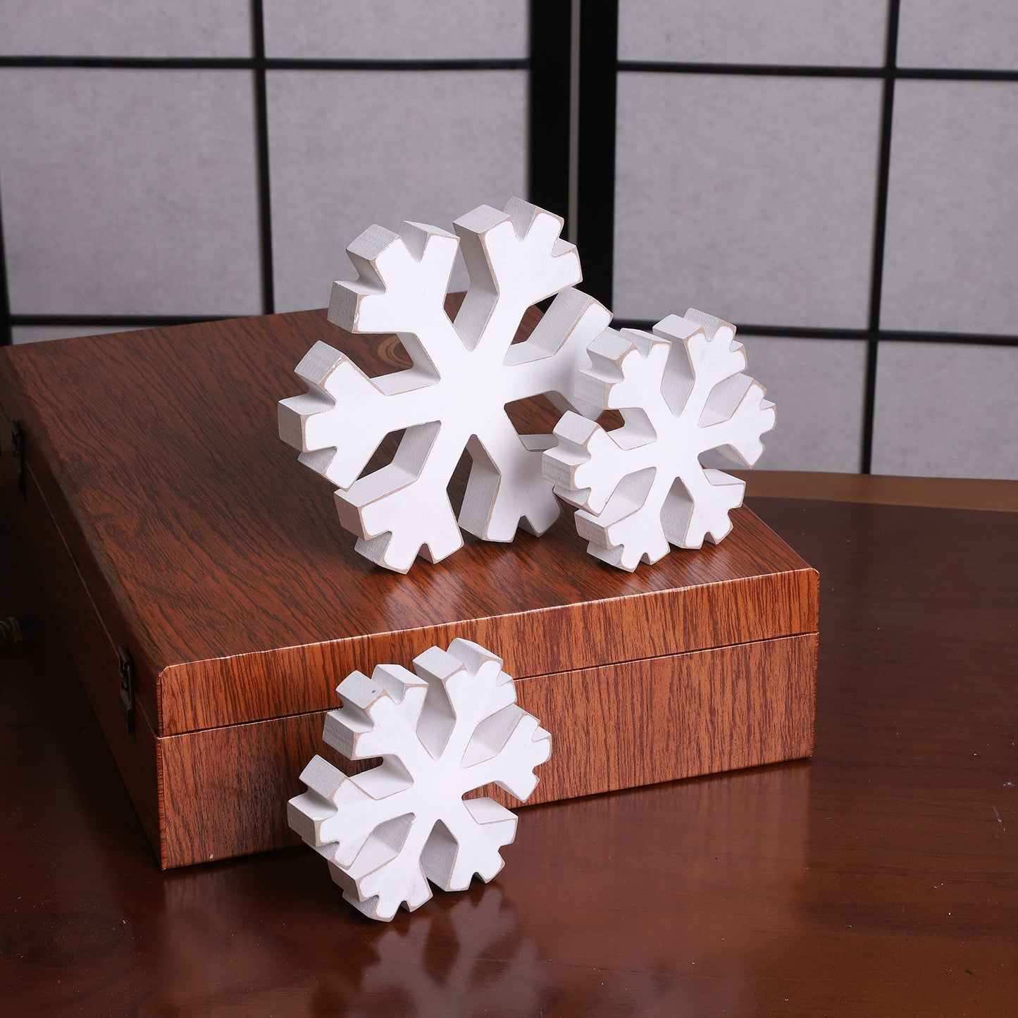 WAWOO 3 Pieces Winter Farmhouse Snowflake Decor - White Distressed Snowflakes for Christmas, Photo Props, Fireplace