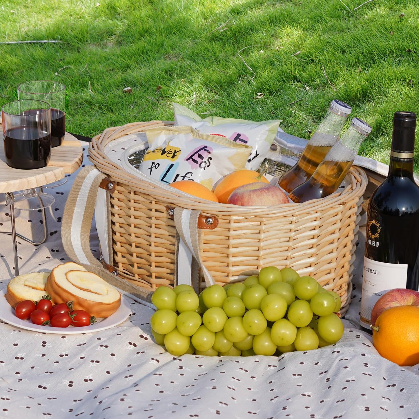 Zettfuly Picnic Basket Set for 4 - Wicker Insulated Picnic Basket with Folding Wine Table, Wine Picnic Kit with Liner for Couples, Camping, Outdoor, Valentine (Cherry)