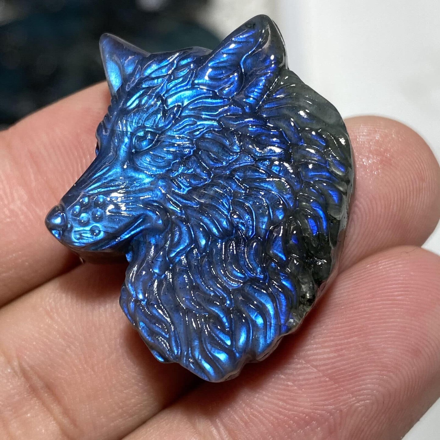 TEAMWILL Natural Labradorite Crystal Quartz Hand Carved Wolf Head Reiki Healing Crystal Gorgeous Art Sculpture Stone Statue Figurine Minerals Gifts