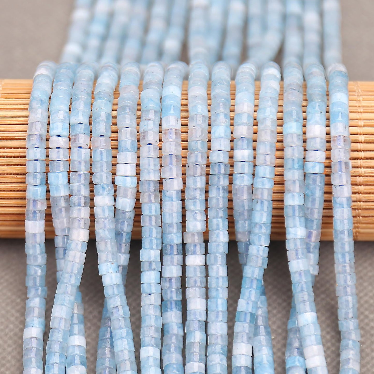BONNY BOXX 150PCs Natural Aquamarine Spacer Beads, Loose Semi Precious Flat Round Gemstone Heishi Disc Stone Beads for Beading Jewelry Making 4mm*2mm