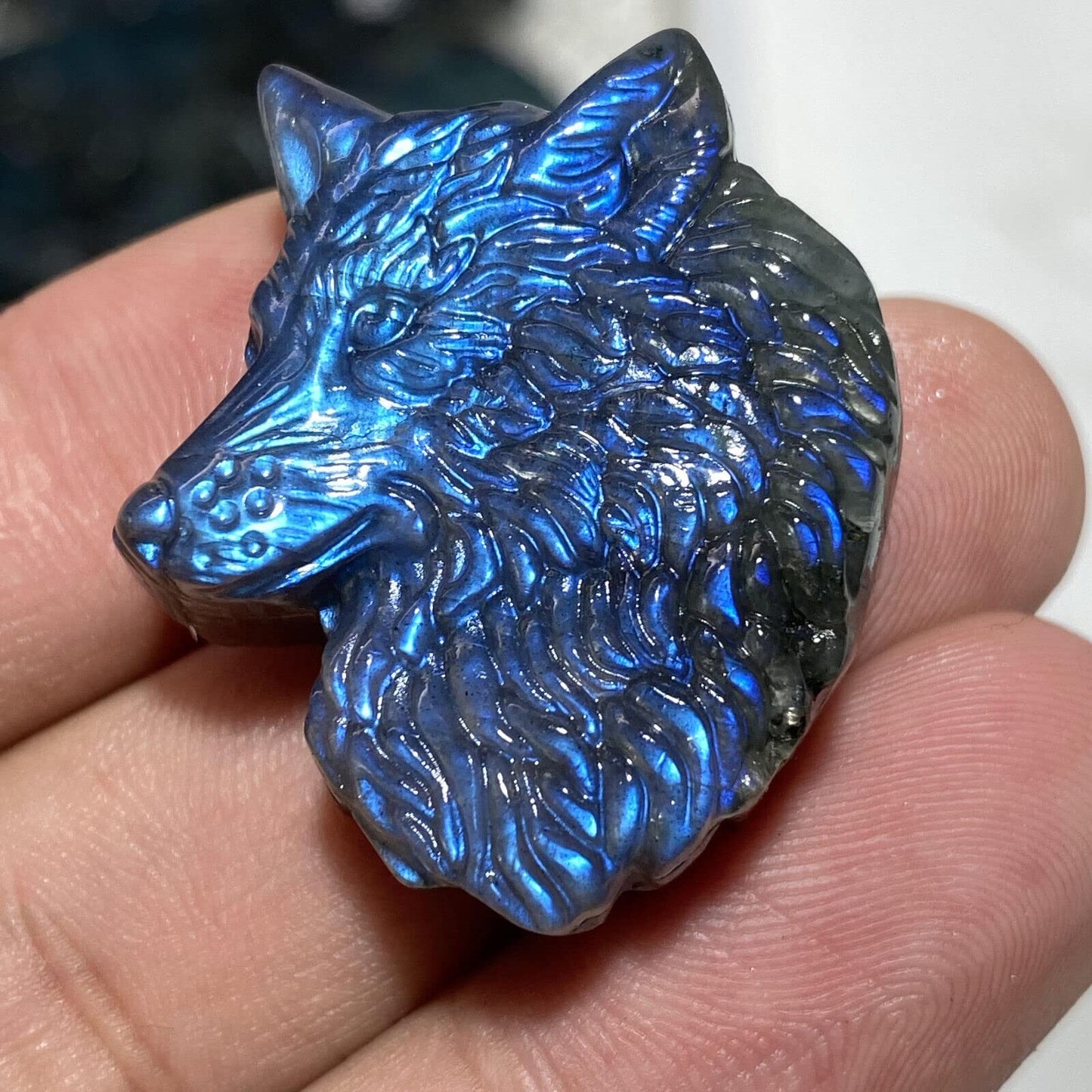 TEAMWILL Natural Labradorite Crystal Quartz Hand Carved Wolf Head Reiki Healing Crystal Gorgeous Art Sculpture Stone Statue Figurine Minerals Gifts