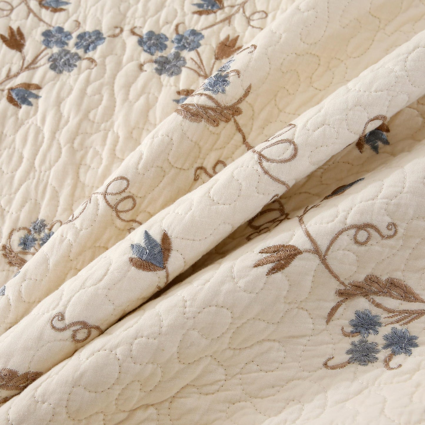 Quilt Set Blue Floral 3D Embroidery Pattern 3 PCS 100% Cotton Reversible Quilted Embroidered Decorative Bedspreads Coverlet Set, Lightweight &Soft King Size White Bedding Coverlet for All Season