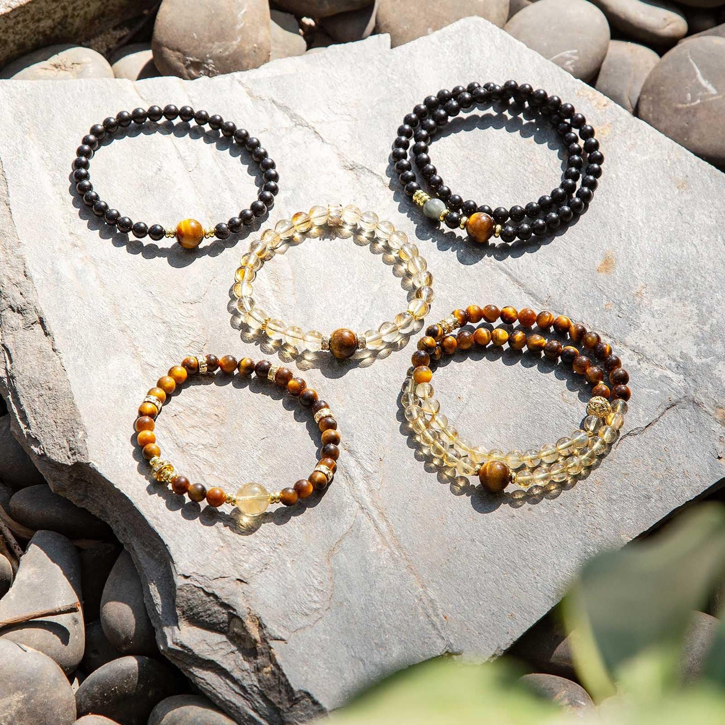 Magiriam Black Obsidian & Tiger Eye Bracelet for Men and Women – Natural Crystal Stretch Bracelet for Mindfulness, Confidence & Everyday Wear Healing Energy Bracelet Gifts for Unisex Adult 7-inch (18cm)