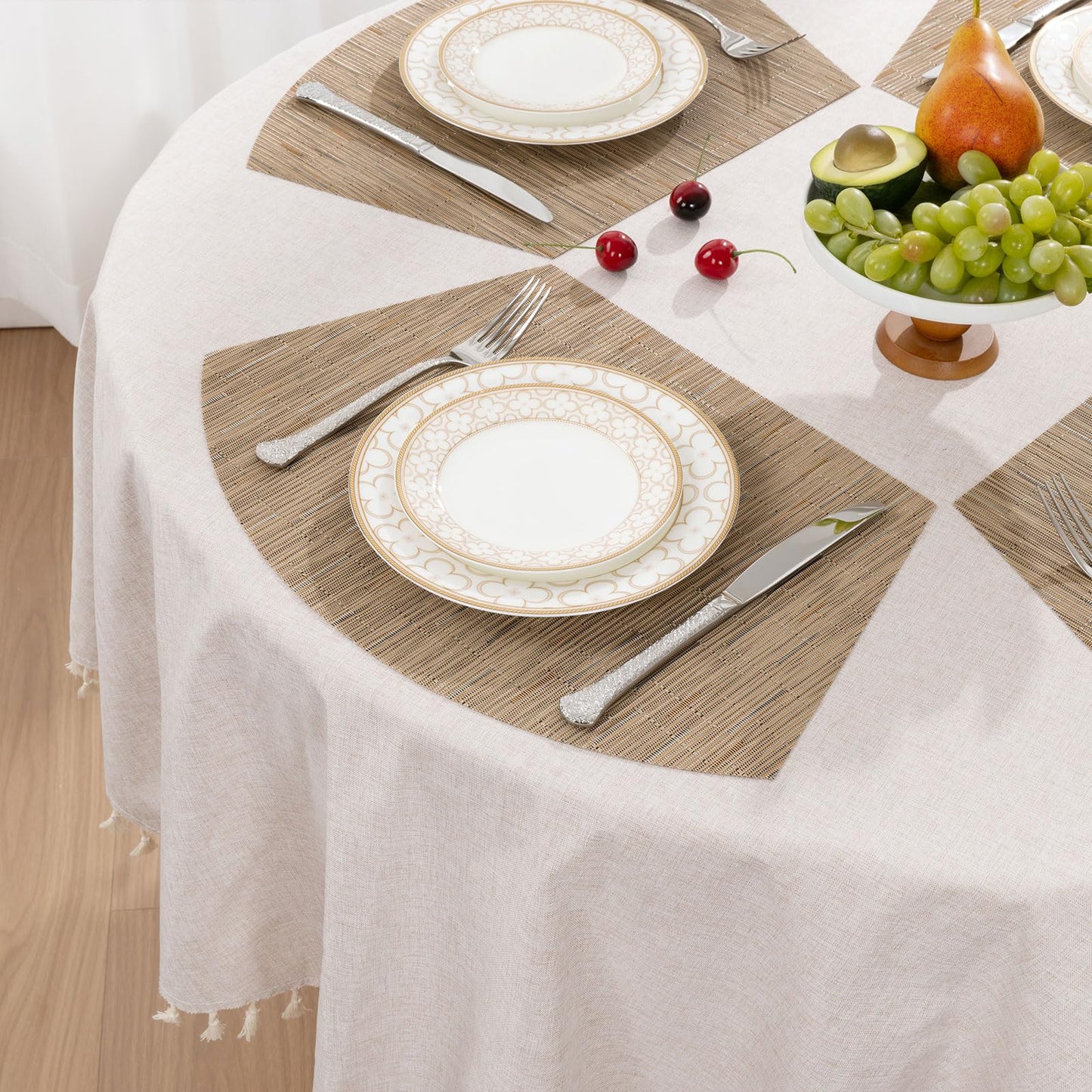 SHACOS Wedge Shape Placemats Set of 4 Woven Vinyl Placemat for Round Table Curved Place Mats Wipe Clean Kitchen Dining Table Mats (4, Tan)