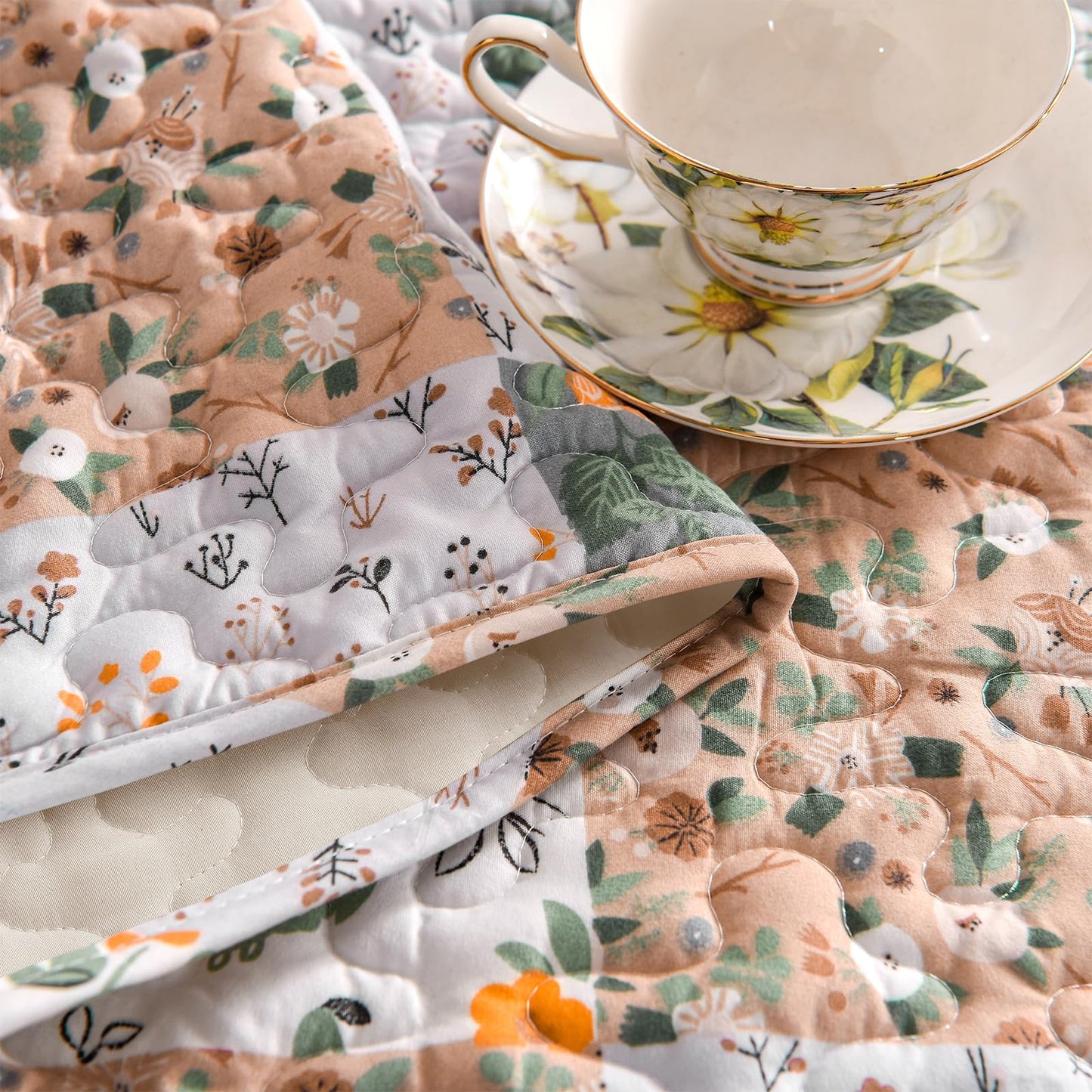 Exclusivo Mezcla 50"x 60" Quilted Throw Blanket- Microfiber Quilt Throw with Boho Patchwork Pattern, Reversible Camel Versatile Lap Quilt for All Seasons, Lightweight Throws for Bed/Couch/Sofa
