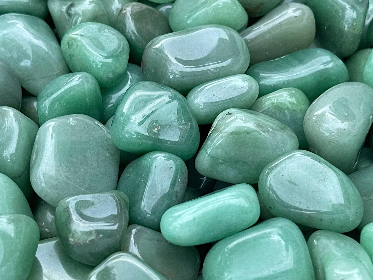 GAF TREASURES 5 Pcs Green Aventurine Tumbled Stones, Polished Natural Green Aventurine Gemstone, Green Aventurine Healing Crystals (Green Aventurine)