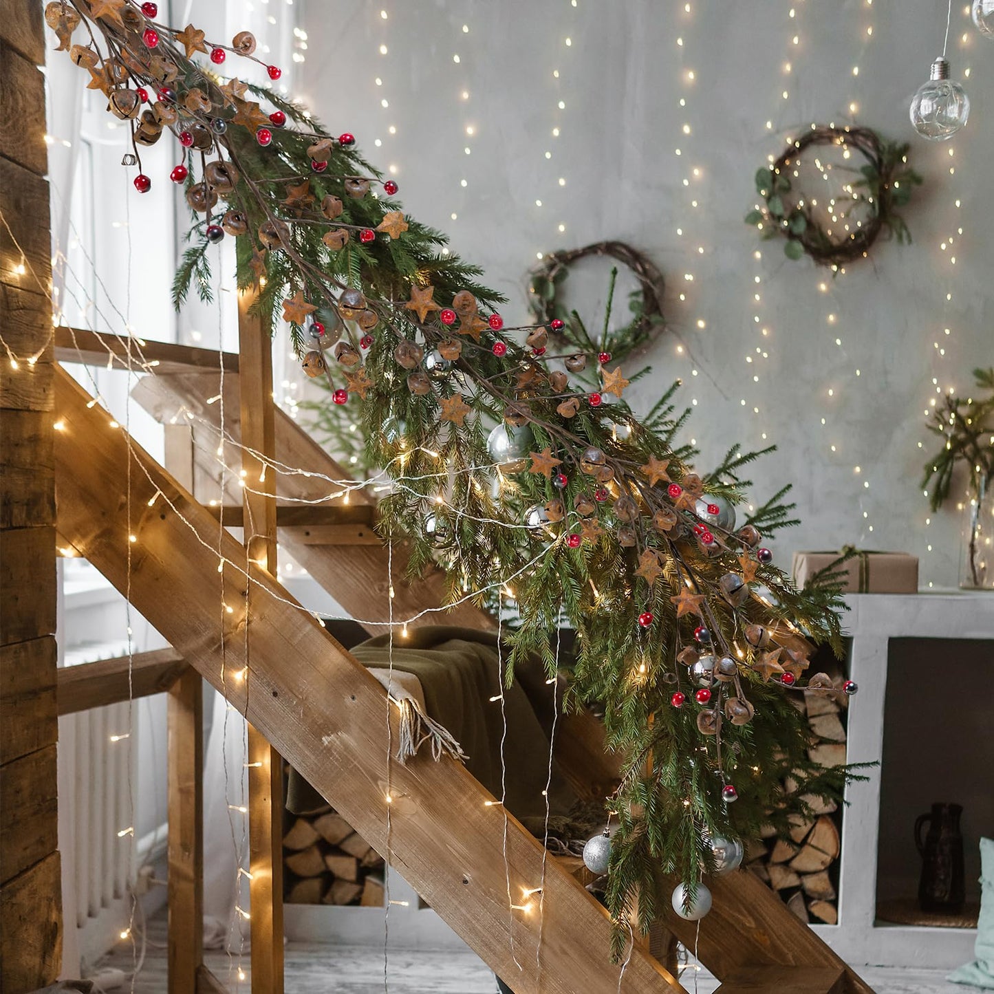 Winlyn 5.9 Ft Rustic Jingle Bells Garland with Metal Stars and Burgundy Berries Primitive Christmas Garland for Holiday Farmhouse Country Home Wreath Xmas Tree Table Centerpiece Wall Mantel Door Décor