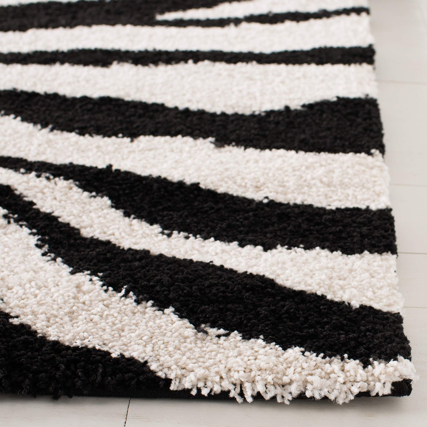 SAFAVIEH Florida Shag Collection Accent Rug - 3'3" x 5'3", Ivory & Black, Non-Shedding & Easy Care, 1.2-inch Thick Ideal for High Traffic Areas in Entryway, Living Room, Bedroom (SG452-1290)
