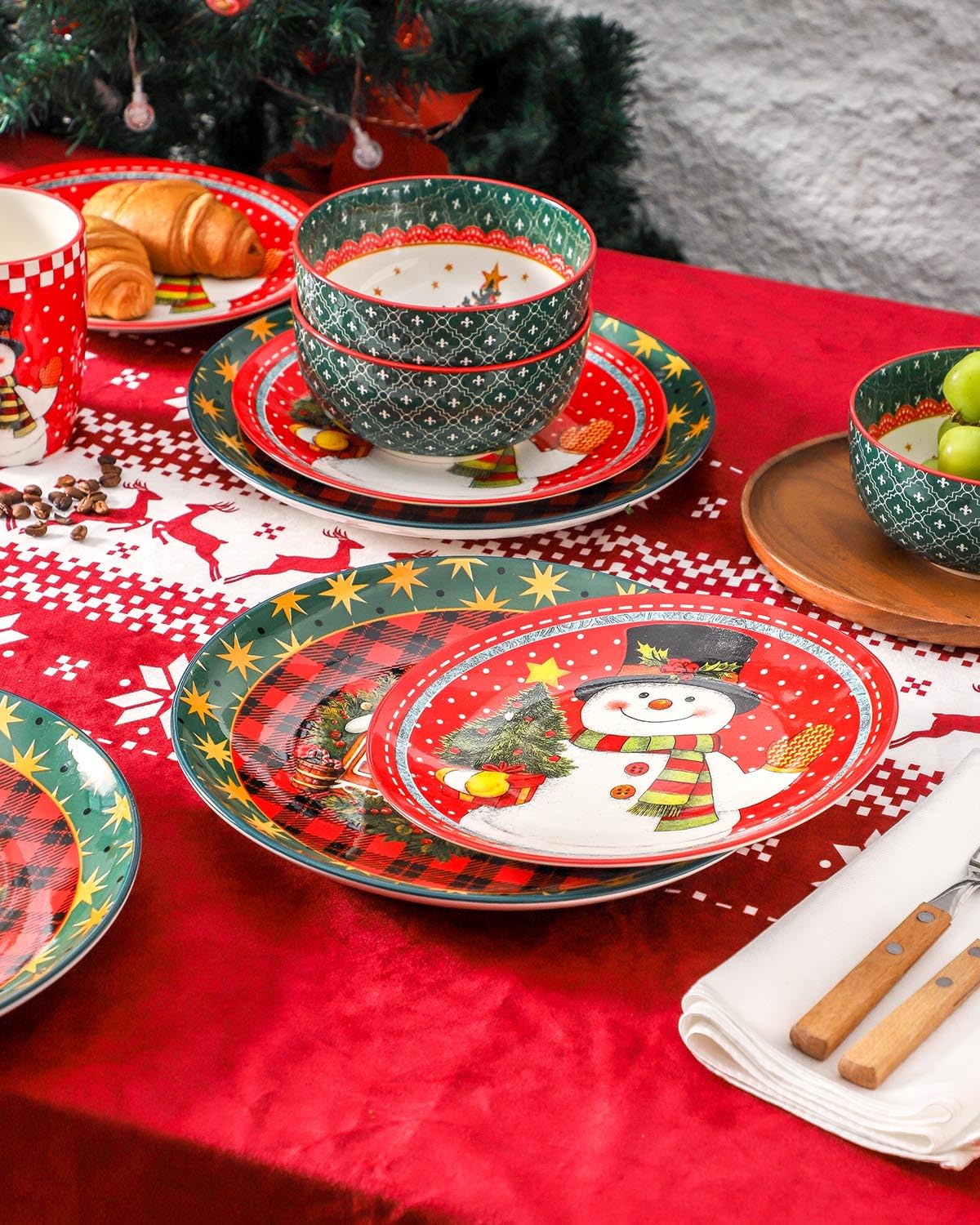 Hasense Dinnerware Set of 4, Ceramic Holiday Plates and Bowls Sets with Mugs, 16 Pieces Chip & Scratch Resistant Serving Dishes for Party Everday Use, Microwave and Dishwasher Safe