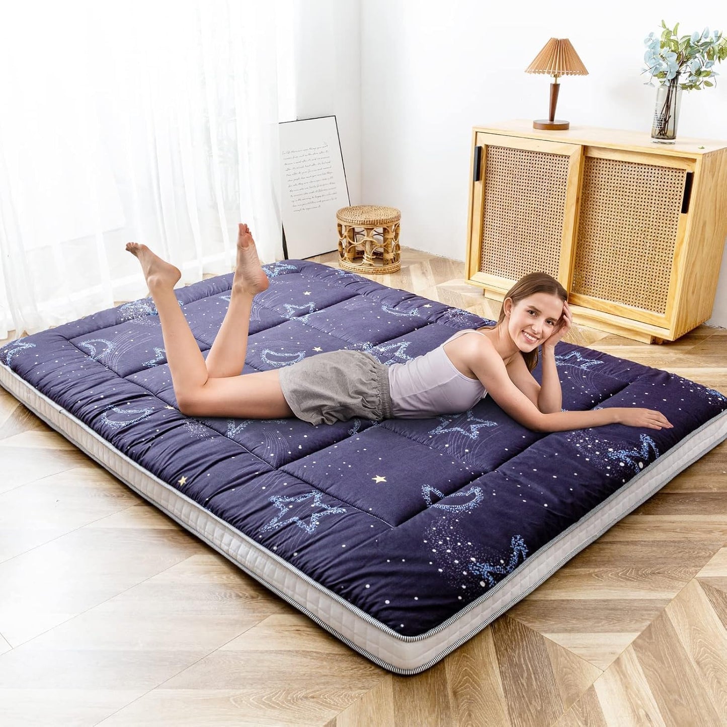 MAXYOYO Black Moon and Star Futon Mattress, Japanese Floor Mattress Quilted Mattress Topper, Extra Thick Folding Sleeping Pad Breathable Floor Lounger Guest Couch for Camping, King