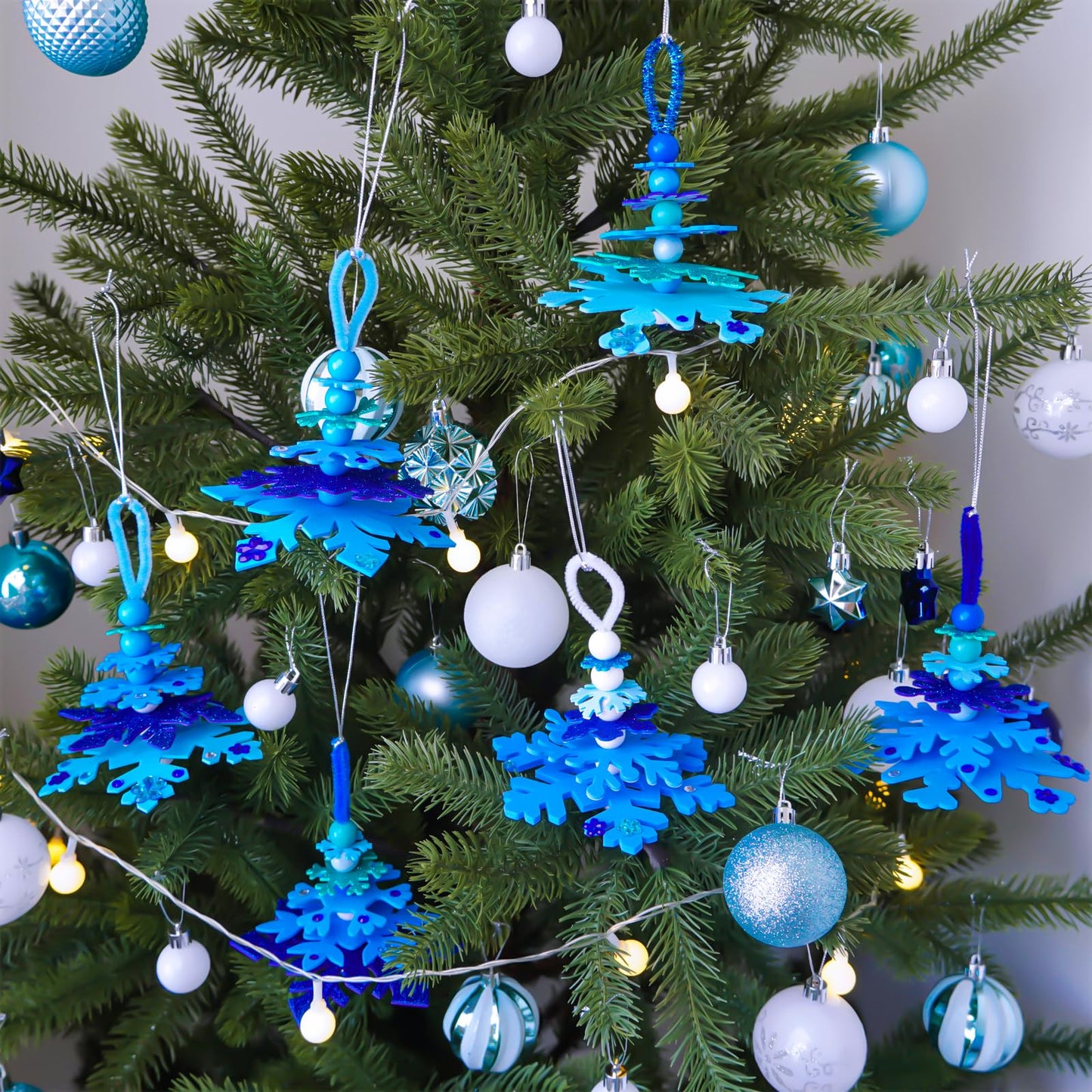 Winlyn 24 Sets Christmas Craft Kits Winter Crafts DIY 3D Snowflake Tree Ornaments Decorations Art Sets Foam Snowflake Christmas Arts and Crafts for Kids Holiday Classroom Art Activities Party Favors