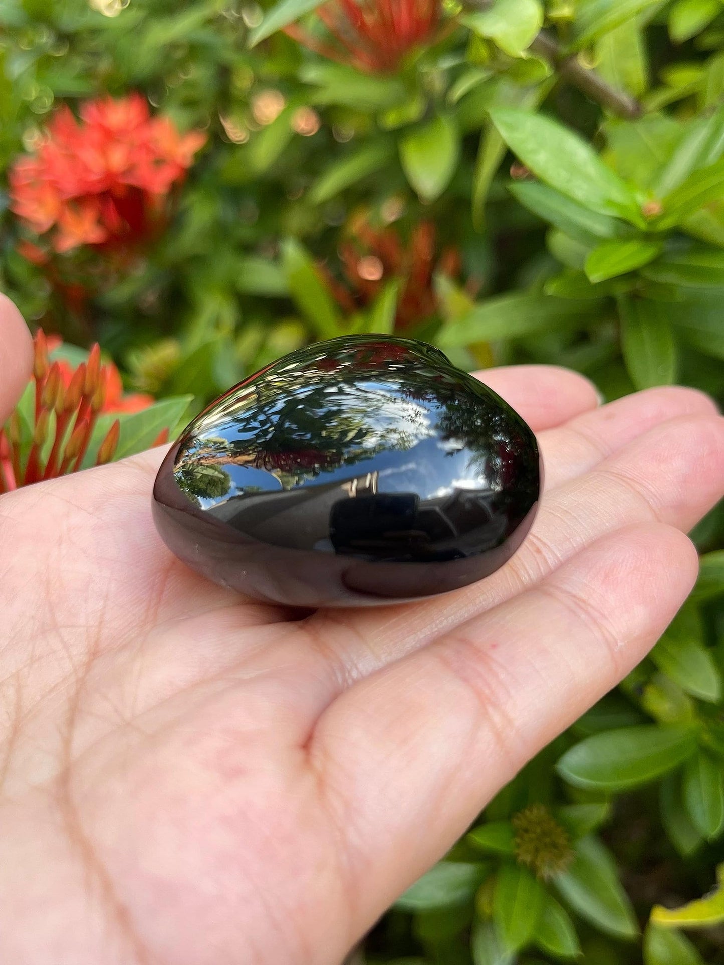 GAF TREASURES Black Obsidian Gemstone Hearts, Polished Black Obsidian Puffy Hearts, Black Obsidian Crystal Palm Stone, Black Obsidian Healing Crystal Hearts (1 Heart)