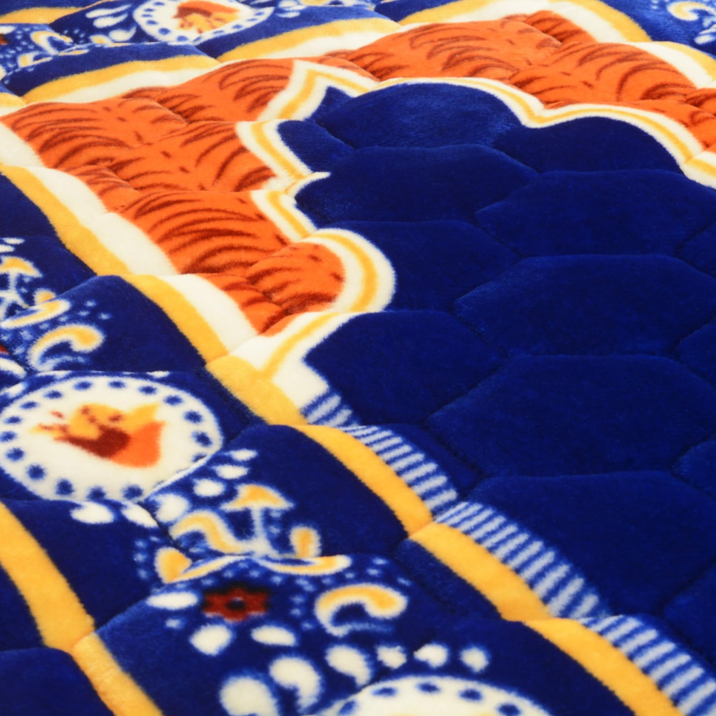 YAZEIN Prayer Rug Muslim Mat Islamic - Padded Very Thick Prayer Rug Sajadah for Men Women with Islam Prayer Beads, Soft and Luxury (31.5" x 47.2", Royal Blue)