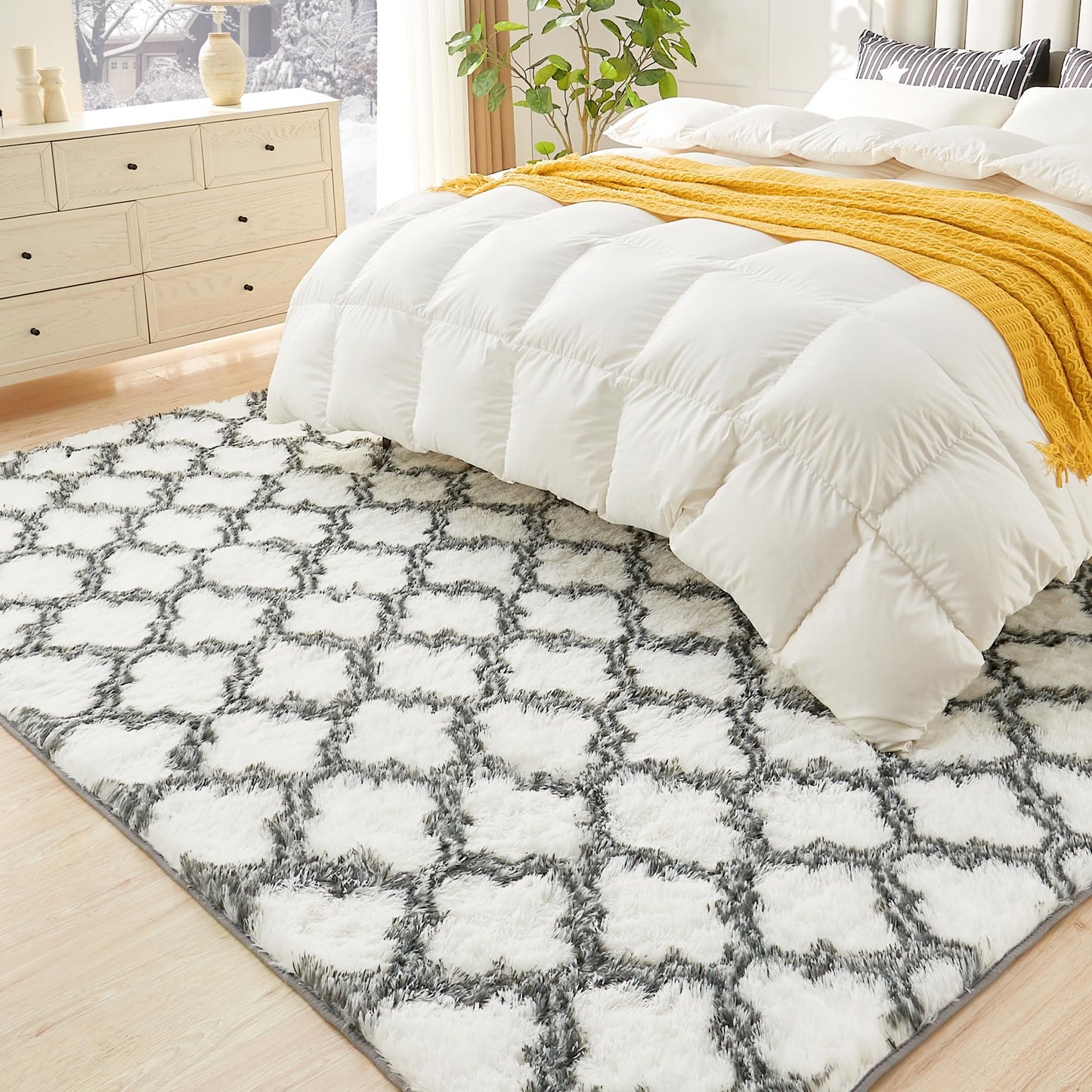 Litanika 4x6 Geometric Shag Area Rug for Bedroom, White and Grey High Pile Ultra Soft Plush Shaggy Furry Bedside Playroom Dorm Carpet, Non-Slip, Non-Shedding Indoor Floor Rug