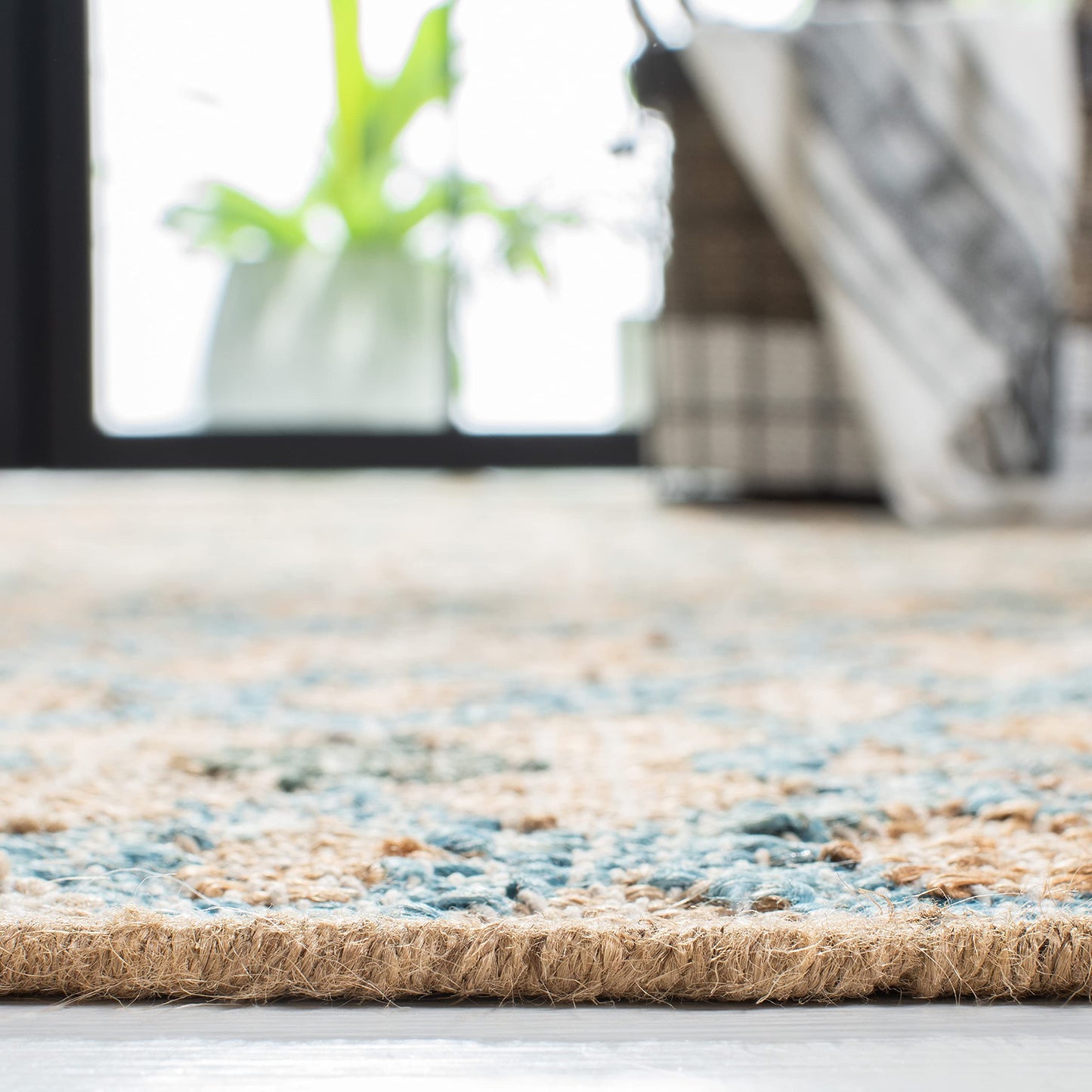 SAFAVIEH Kilim Collection Area Rug - 5' x 8', Natural & Blue, Flat Weave Jute Design, Ideal for High Traffic Areas in Living Room, Bedroom (KLM759M)
