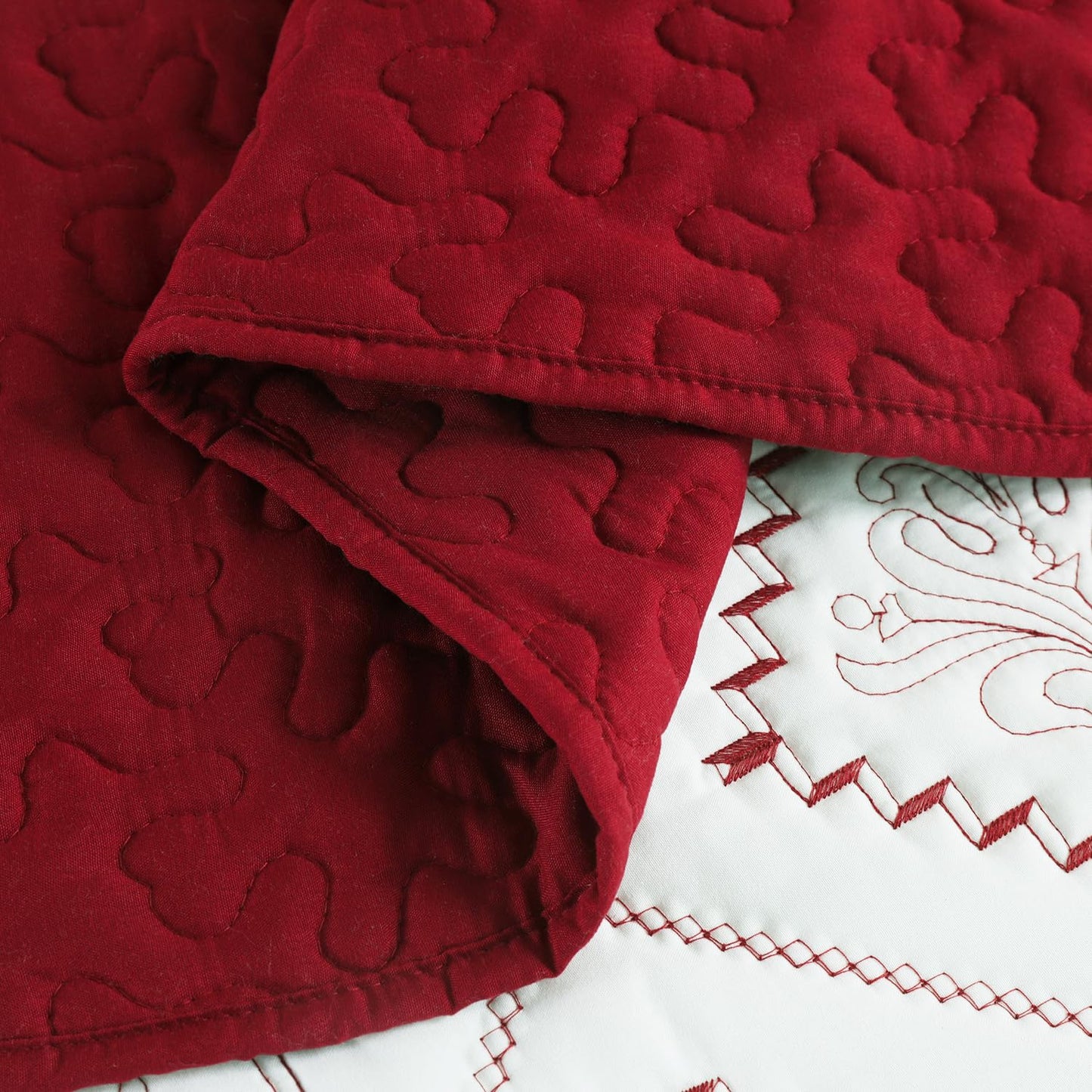 Cmfshape Floral Embroidery Quilt Set,3 Pieces Oversized King Quilt Bedding Set,Classic Diamond Pattern Quilts,Ultra Soft Lightweight Reversible Bedspread Coverlets for All Season(Burgundy,120"x120")