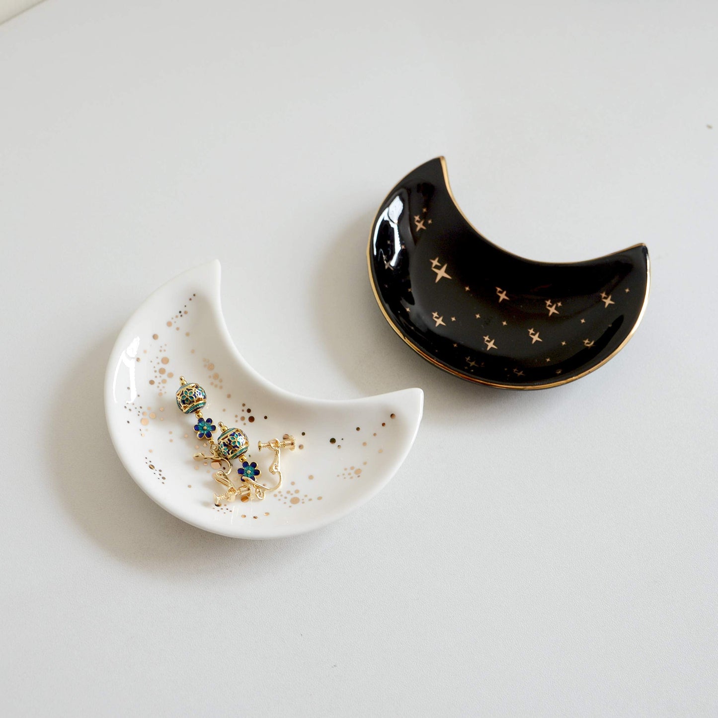 BIHOIB Small Moon Jewelry Dish Tray, Set of 2, Decorative Ceramic Trinket Dish, Modern Accent Tray for Vanity (White and Black)