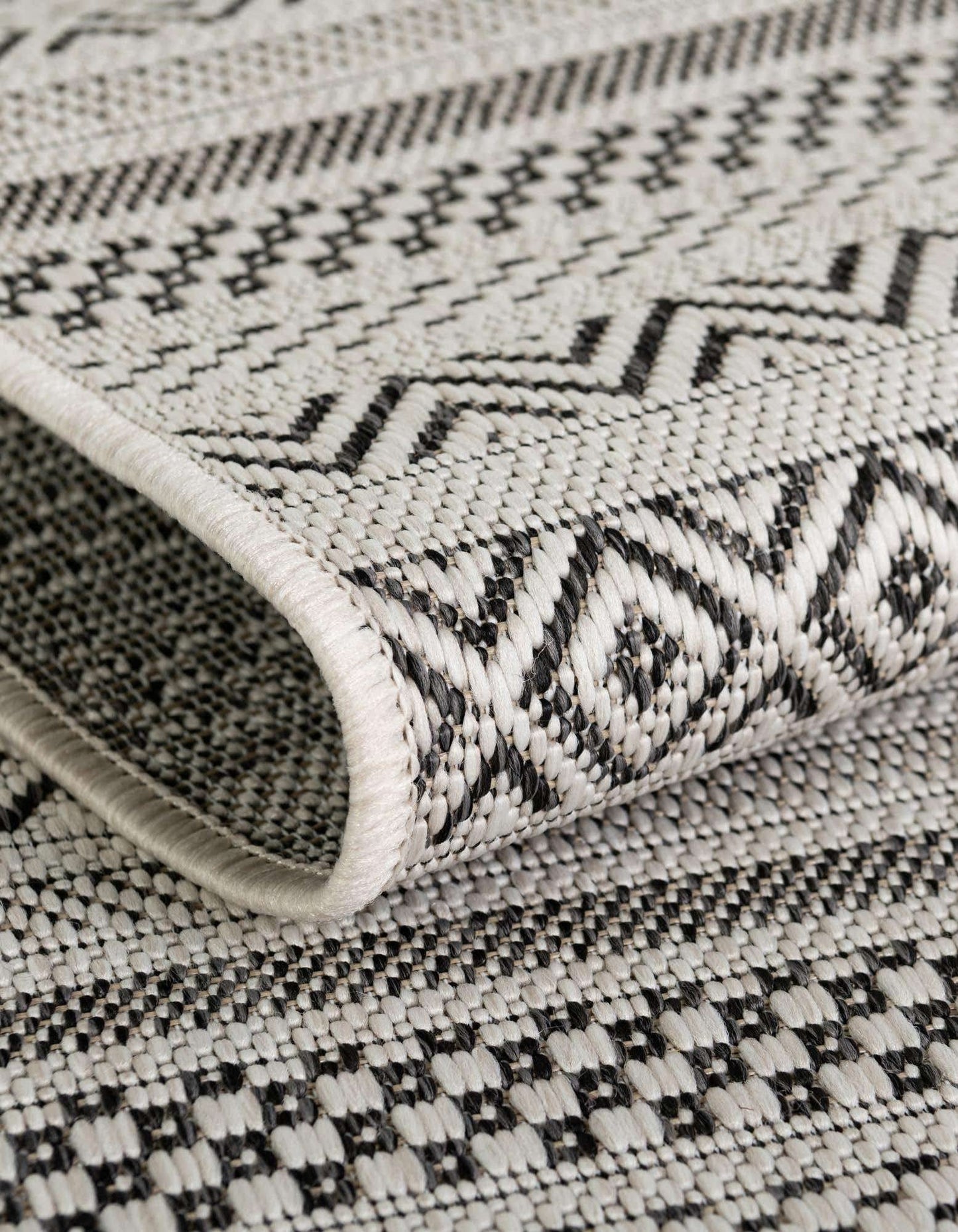 Unique Loom Outdoor Striped Collection Area Rug - Maia (5' 3" x 8' Rectangle, Beige/Ivory)