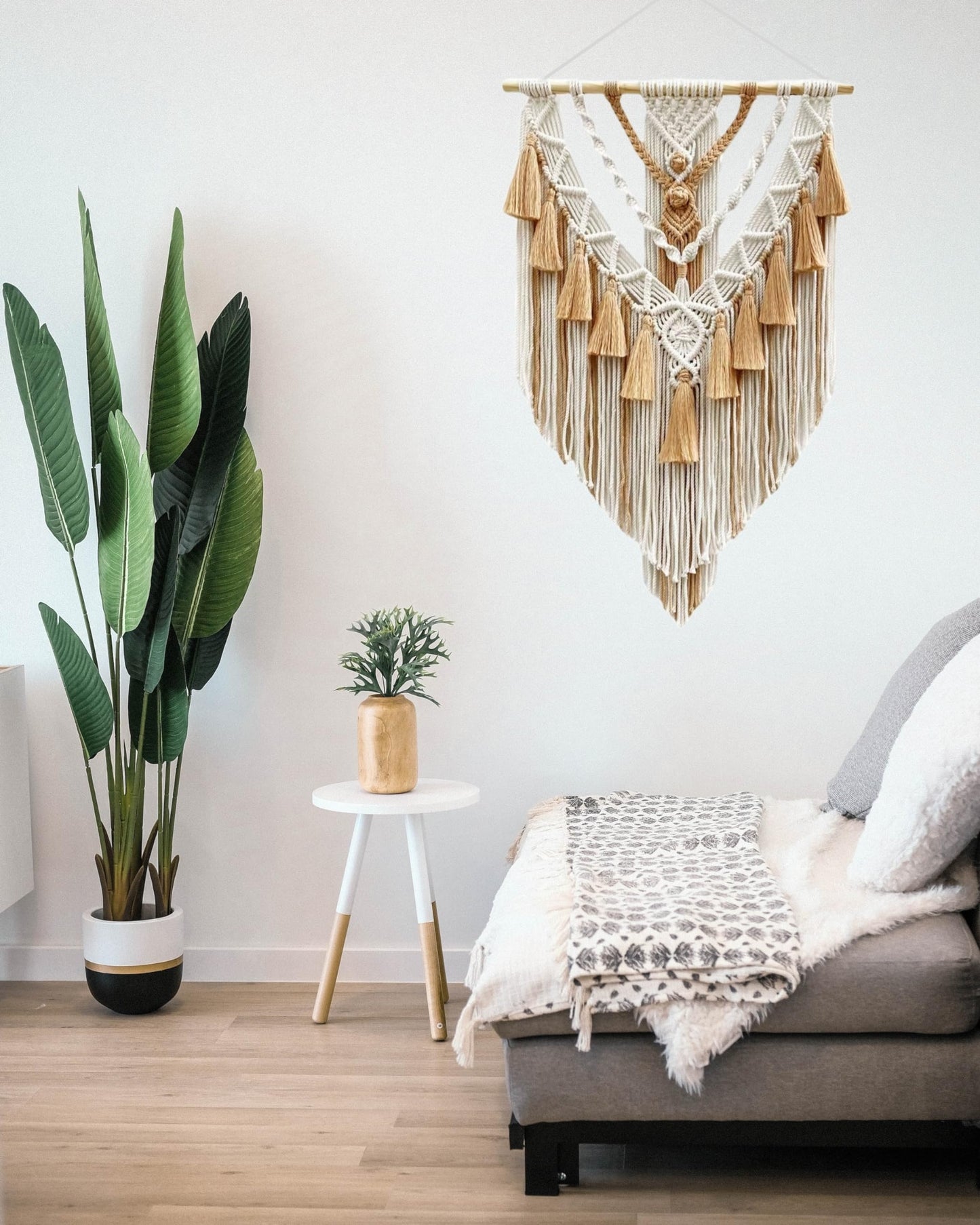 Boho Macrame Wall Hanging & Wall Decor, Cotton Handmade Tapestry with Tassel, Woven Macrame Wall Art for Decorating Bedroom Living Room Apartment Nursery (Brown)