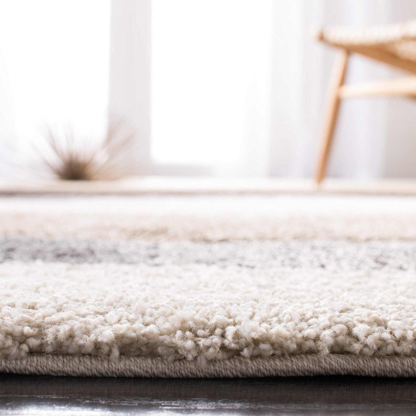 SAFAVIEH Florida Shag Collection Area Rug - 5'3" x 7'6", Ivory & Grey, Abstract Design, Non-Shedding & Easy Care, 1.2-inch Thick Ideal for High Traffic Areas in Living Room, Bedroom (SG475-1180)