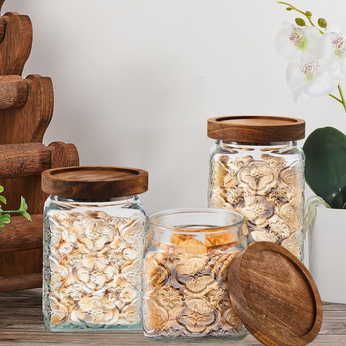 Gerrii 5 Pcs Vintage Glass Food Storage Containers 17/24/34 oz Glass Jar with Lid Airtight Candy Food Canisters for Kitchen Counter Pantry Coffee Beans(Clear,Begonia Square)