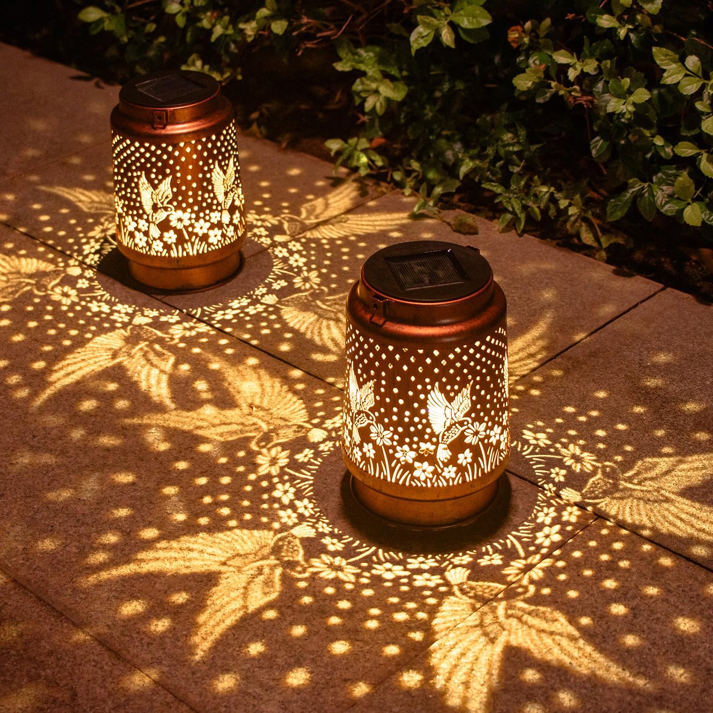 Mothers Day Gifts, Birthday Gifts for Women, Solar Lanterns Outdoor Waterproof, Hummingbird Garden Decor Metal Hanging Decorative Solar Lights for Patio Yard, Gardening Gifts for Women Mom Grandma