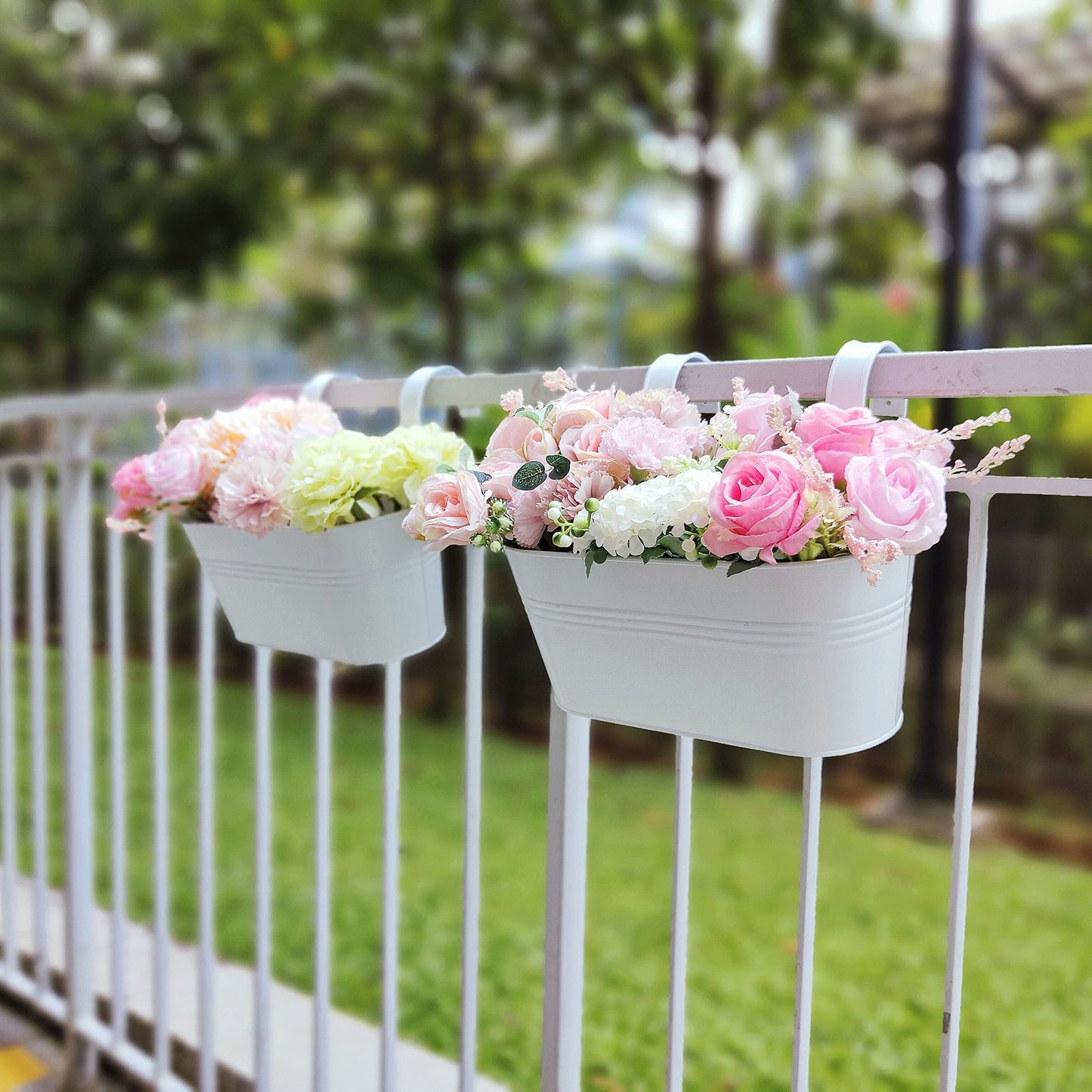 Maxona Metal Iron Hanging Flower Pots, 4 Pack, 9.8 Inch Oval White Railing Fence Hanging Bucket Pots Countryside Style Window Flower Plant Holder with Detachable Hooks Home Décor