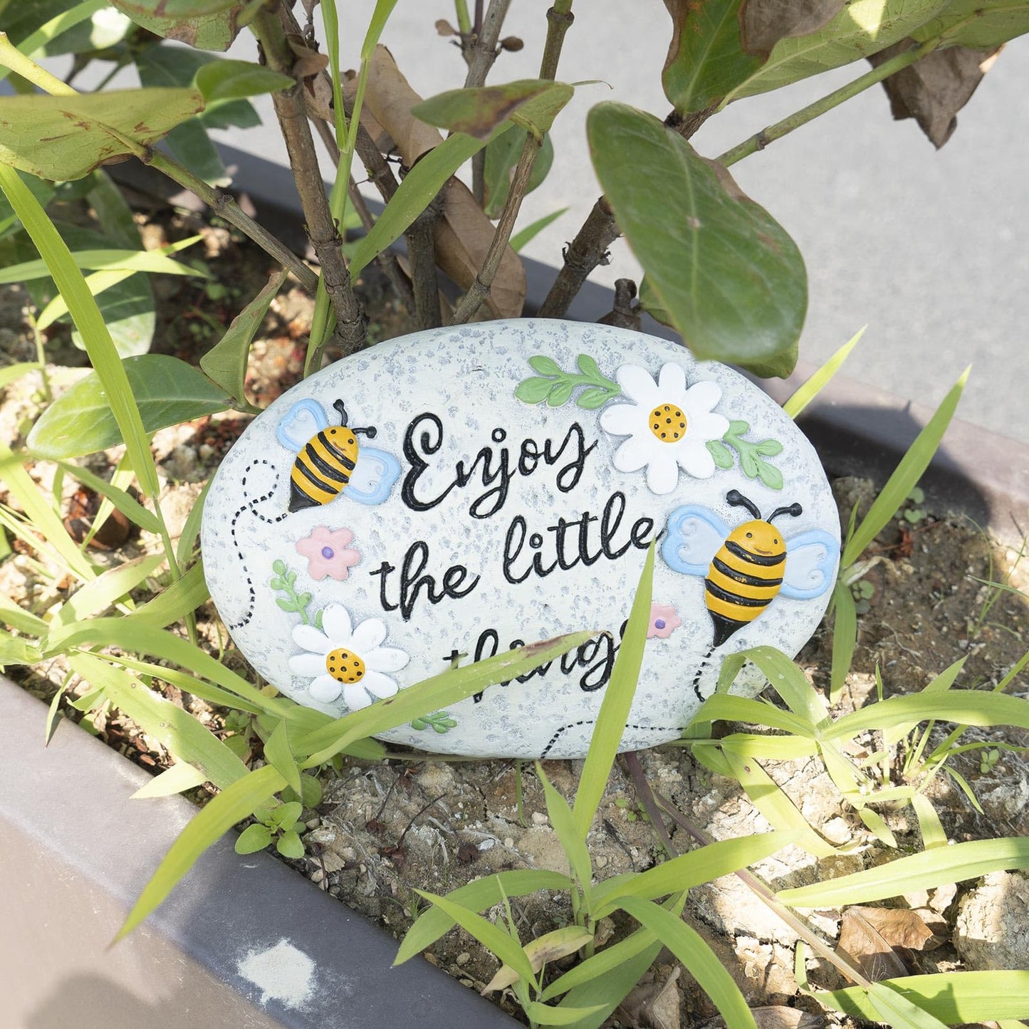 Bechivie Spring Decorative Garden Stones Outdoor, 6x4.1In Enjoy The Little Things Bee Stone with White Flower, Concrete Stepping Stones for Walkway Pathway Yard Outside