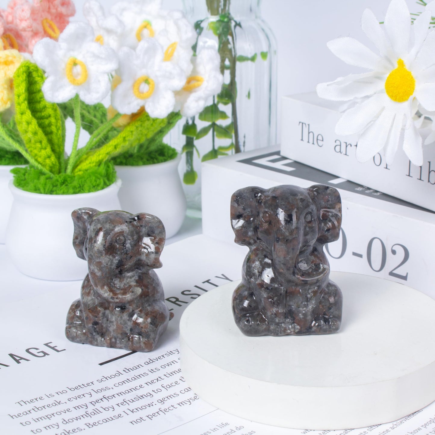 Ytbeoxk 2 Inch Crystal Elephant Decor Statues, Yooperlite Cute Sitting Elephant Figurines, Reiki Healing Crystal Carved Animal Statues, Home Office Desk Hand Carved Decor Gifts for Women