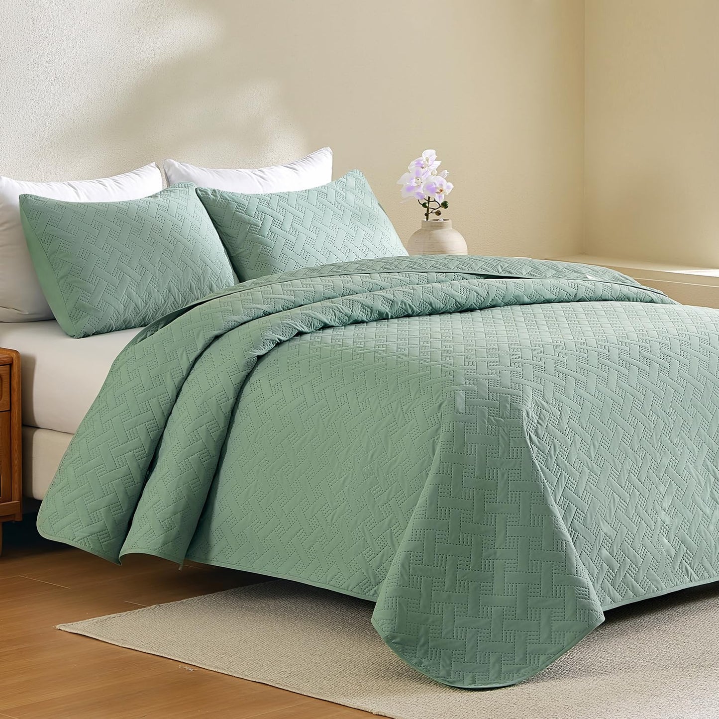 JYHOPE Sage Green Twin Quilt Set 68x90 Lightweight Microfabric Bedspread, 3-Piece Quilt Bedding with Pillow Shams, Summer Cooling Quilts, Ribbon Wrapped Gift