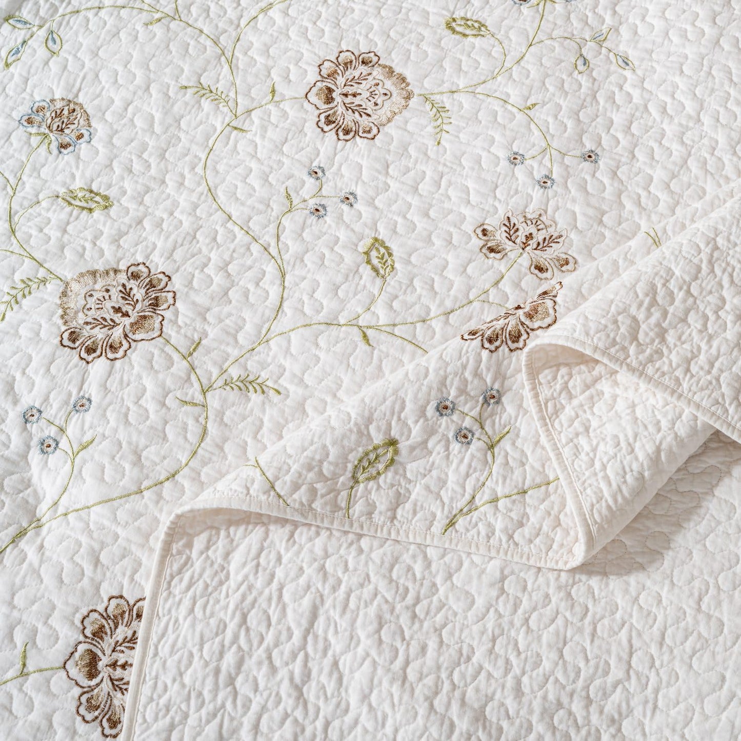 meadow park Embroidery Quilt Set 3-Piece Prewashed. 100% Cotton. Embroidery and Allover Quilting. Queen Size Bed Spread. Ivory Color.