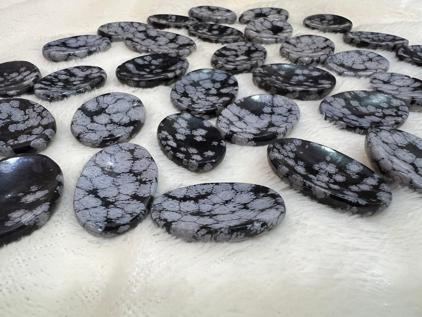 GEMSCITE Snowflake Obsidian Thumb Worry Stones Metaphysical Gemstone Crystal Healing Reiki Men Women Gift FENG Shui Positive Energy Love Wellness Palm Stones Wicca Powerful