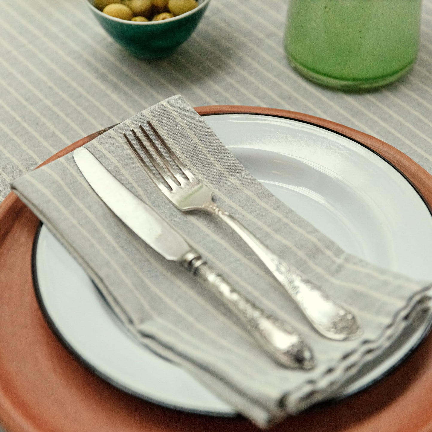 MEEMA Cloth Napkins | Washable Cotton Fabric Dinner Napkins Made from Upcycled Materials | Kitchen Table Gift Set | 19.5 x 18.5 in | Set of 8