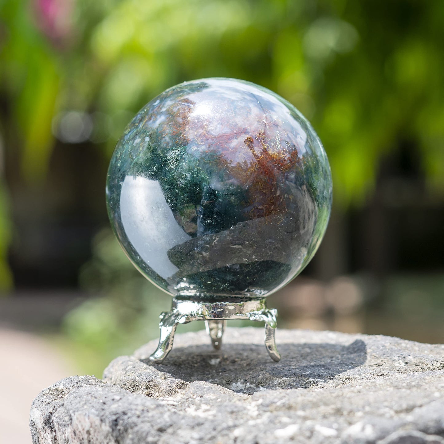 Crocon 50mm Green Blood Stone Sphere Ball with Metal Stand 1400+ Carats Gemstone Ball Healing Sphere Sculpture Figurine for Fengshui Divination Home Decoration Photography Crystal Sphere