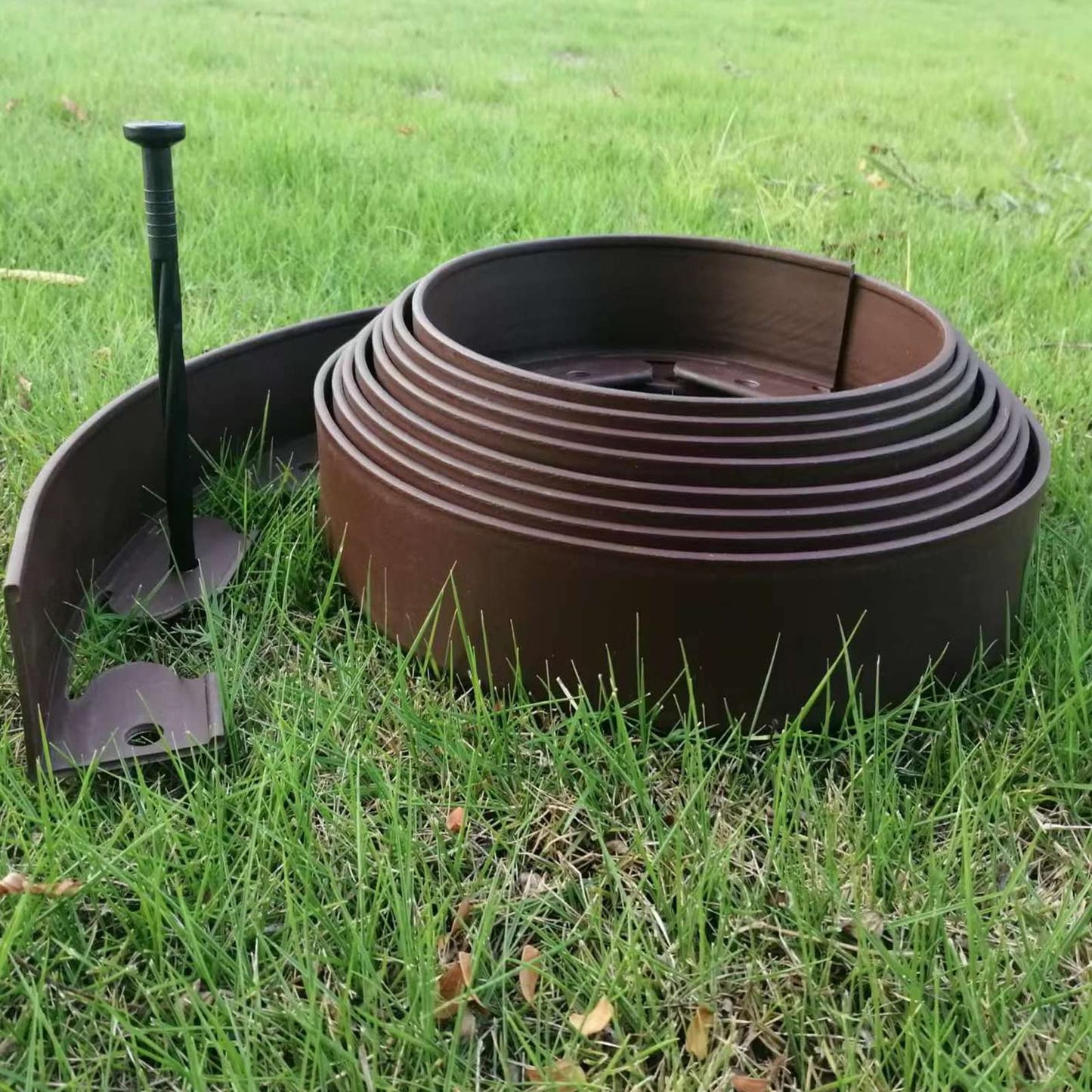 Landscape Edging,20ft Plastic Garden Edging with 20 Stakes,Lawn Edging for Lawn,Yard,Flower Gardens Border (Brown-20FT)
