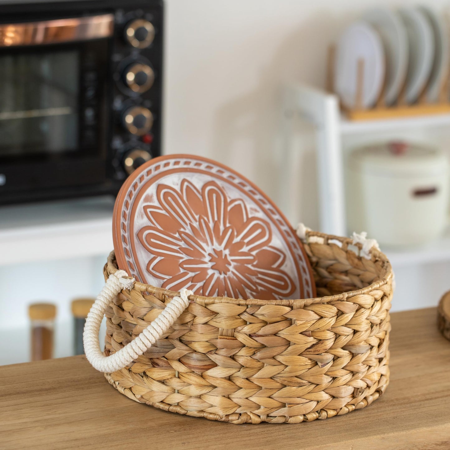 Vintiquewise Handwoven Wicker Bread Basket with Terracotta Stone Warmer & Rope Handles for Kitchen Dining Table & Home Party Use Ideal for Sourdough Bread Rolls Snacks & Baked Goods, Floral Design