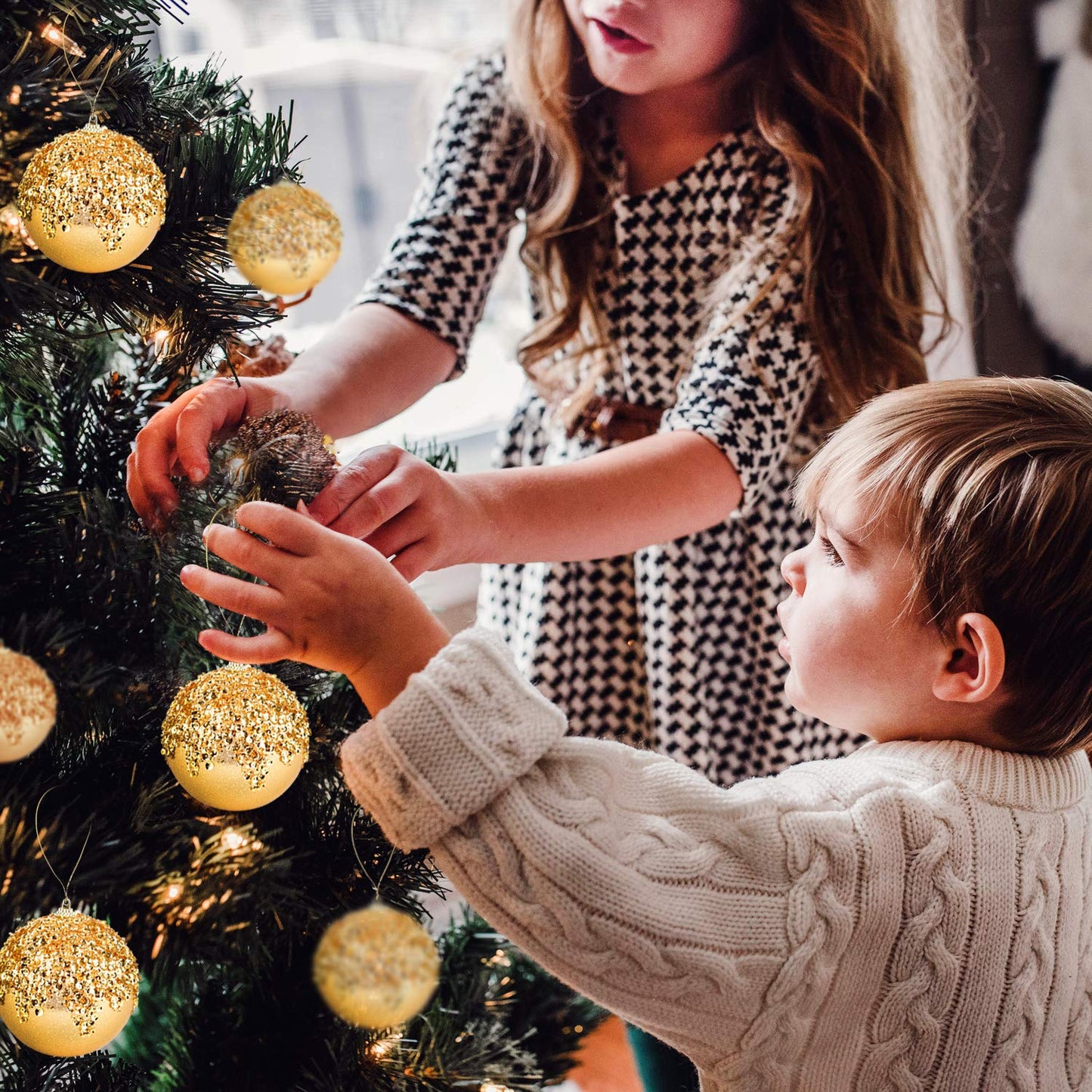 ZHANYIGY 4pc Gold Christmas Ball Ornaments, Shatterproof Christmas Ball Decorations for Trees, Wedding Party Holiday Decorations