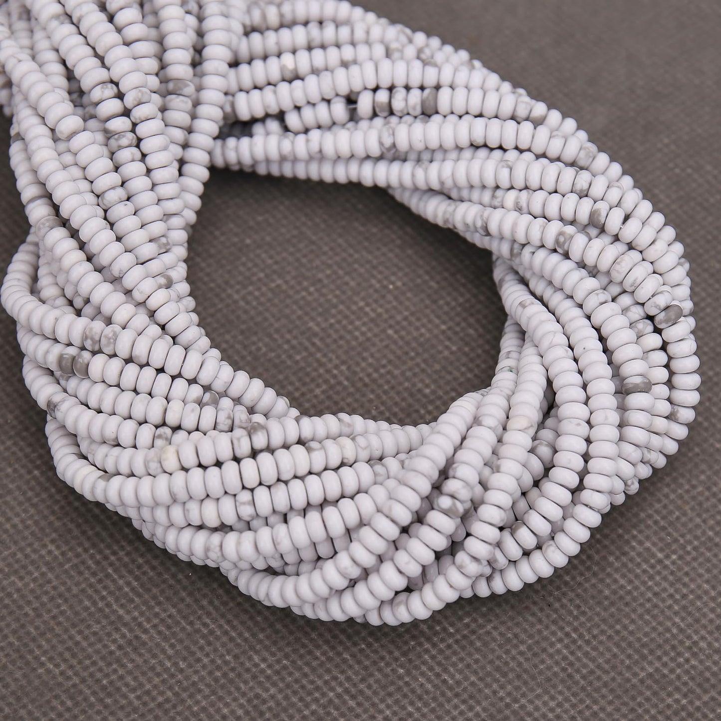 BONNY BOXX 1 Strand (150PCs) Natural 2 * 4mm Howlite Rondelle Beads, Natural Abacus Disk Stone Beads Loose Spacer Gemstone for DIY Bracelet Necklace Jewelry Making