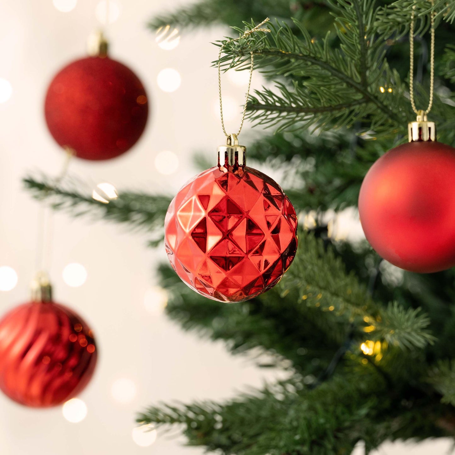 Valery Madelyn Christmas Tree Decorations Ornament Set Decor, 24ct 2.36 Inches Red Shatterproof Christmas Ball Ornaments Hanging Xmas Holiday Party Decor