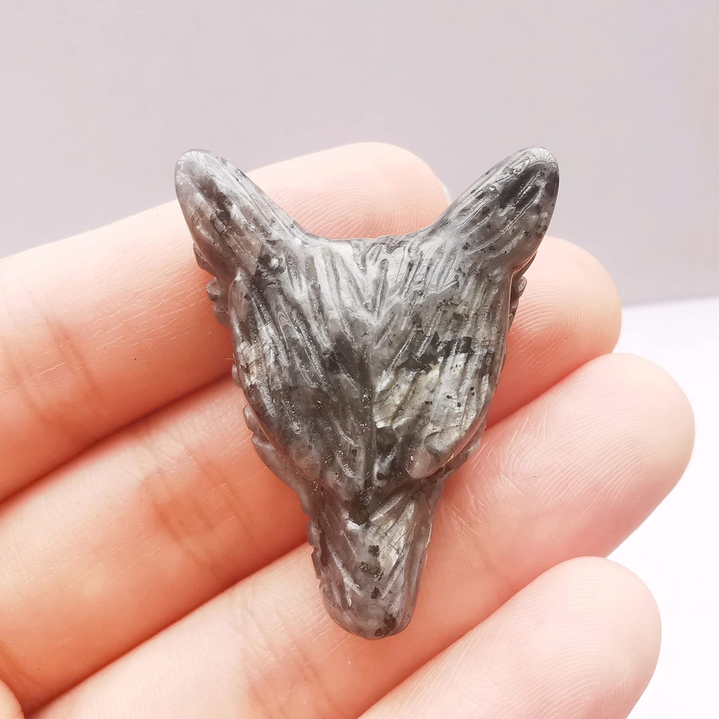 Bacatgem Natural Black Labradorite 1.37 inchs Wolf Head Pocket Crystals and Healing Stone Figurine,Haped DIY-Jewelry Pendant