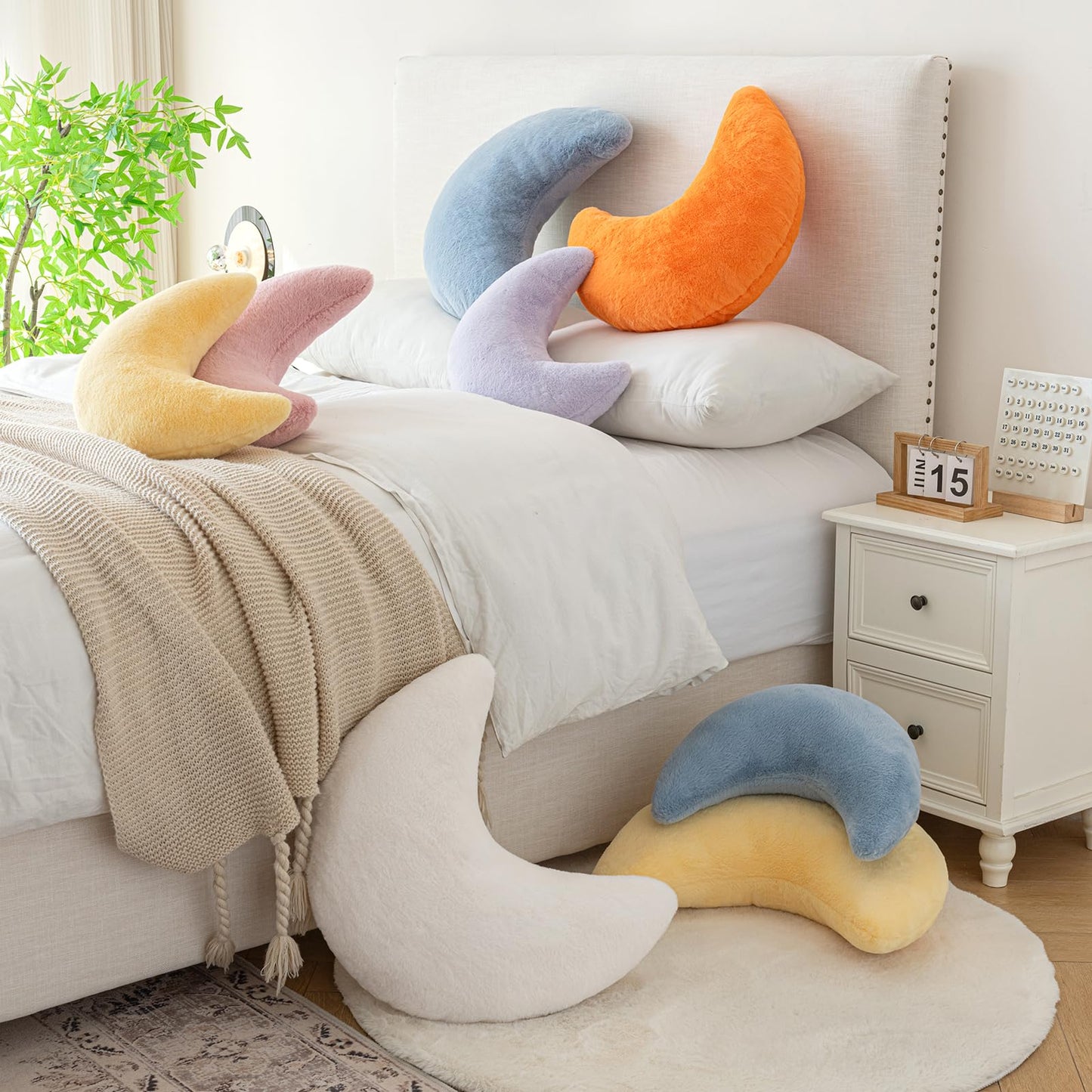 Znhinery Moon Pillow, Decorative Throw Pillows with Soft Faux Rabbit for Bed Couch, Moon Shaped Pillows Plush Floor Cushions Room Decor Pillow for Sofa Bedroom Living Room