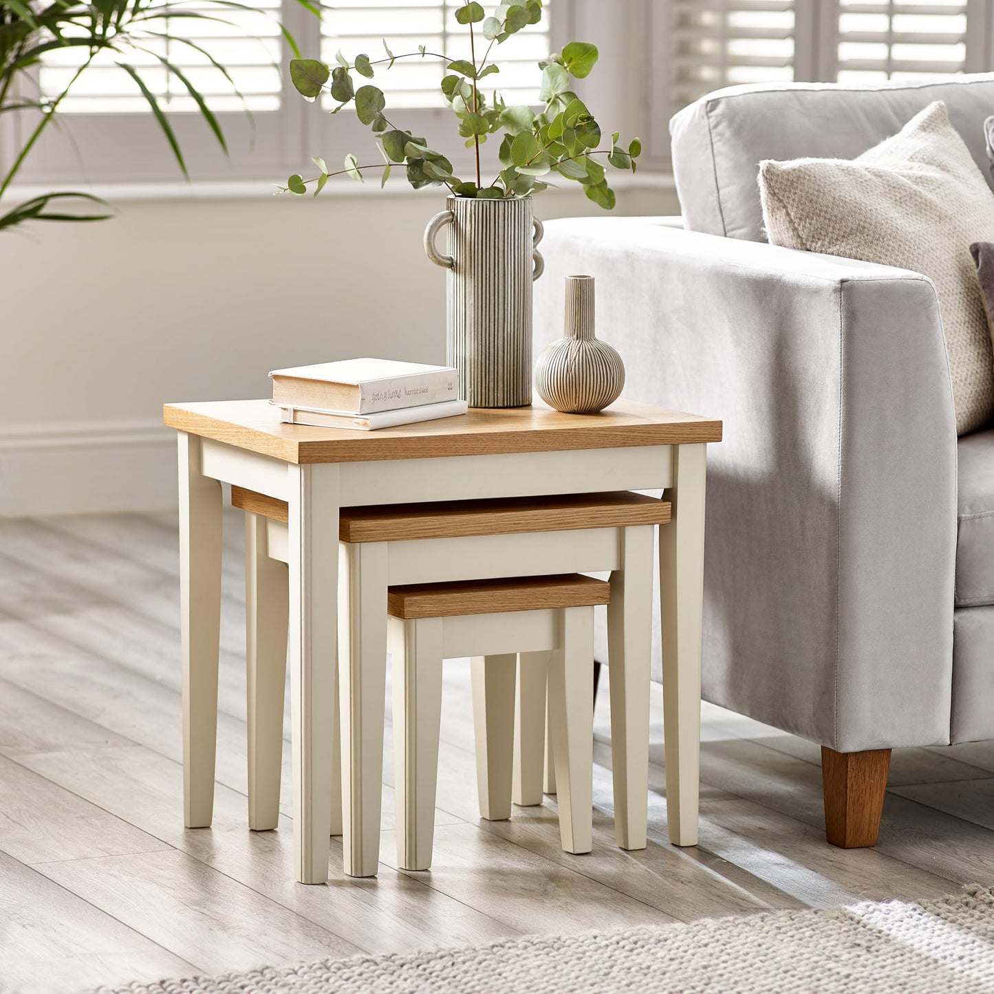 Furniturebox UK Set of 3 Wooden Nesting Tables - Eden Solid Wood Nested Tables - Pale Oak Veneer Tops Cream Legs - Modern Farmhouse Traditional Living Room Furniture - Solid Rubberwood