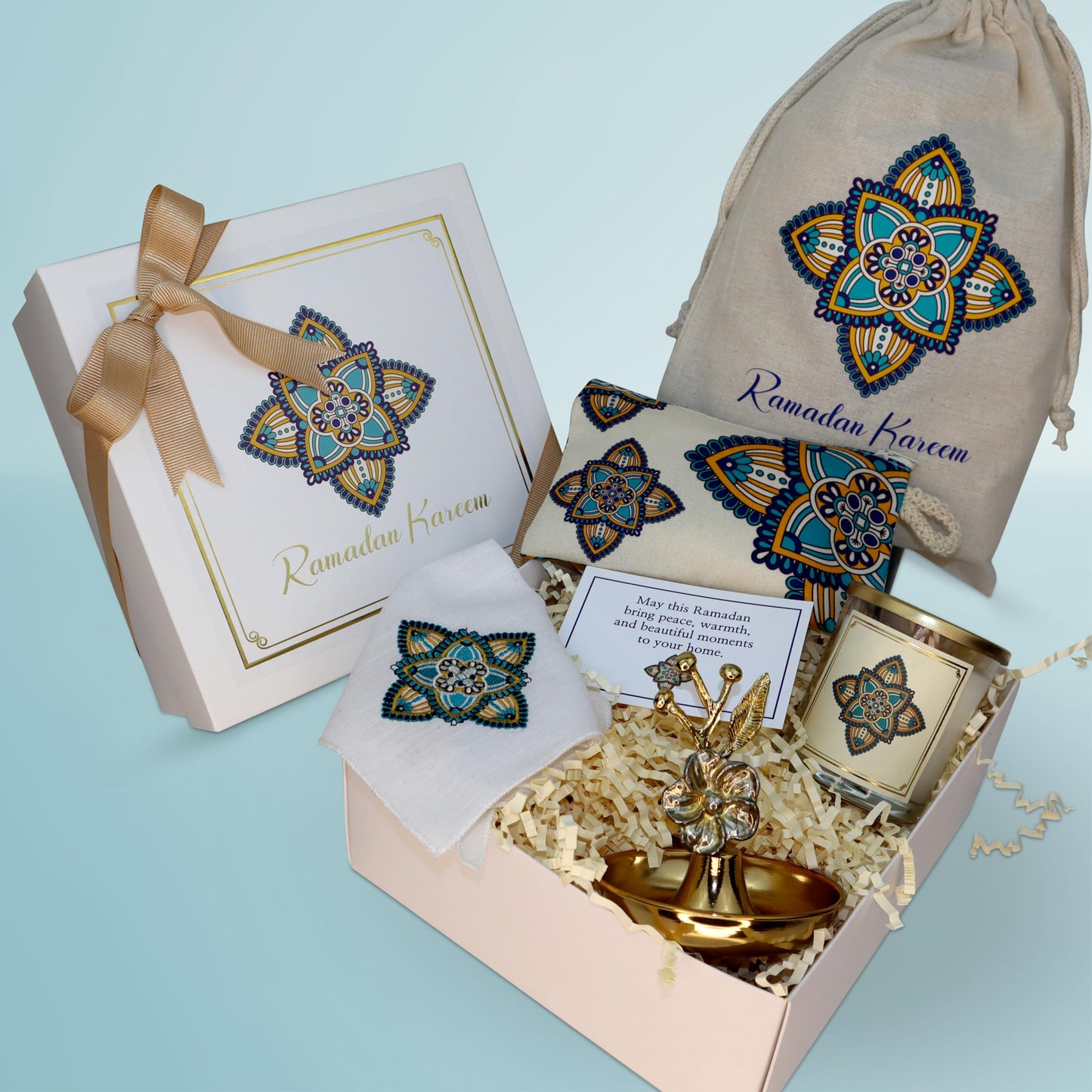 CharmLab Candle – Ramadan Kareem Gift Set, 5 Piece Islamic Home Box with 4.8 oz Scented Candle, Women’s Fabric Wallet Pouch & Decorative Dish, Ramadan & Eid Gift for Women