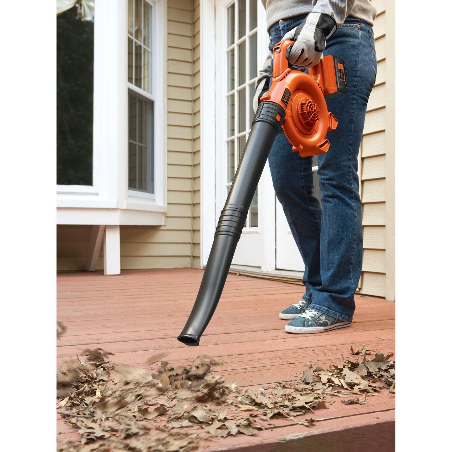 BLACK+DECKER Leaf Blower Cordless with Battery and Charger, POWERCOMMAND 40V MAX 90 CFM Variable Speed Up to 120 MPH, Battery Leaf Blower, Hard Surface and Yard Sweeper (LSW36)