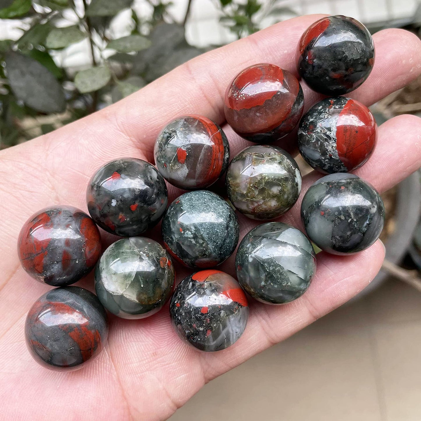 Fekuar 5 Pcs Africa Bloodstone Crystal Sphere Ball Set, Polished Healing Energy Mineral Gemstone Balls for Reiki Chakra Decoration Fengshui 20mm