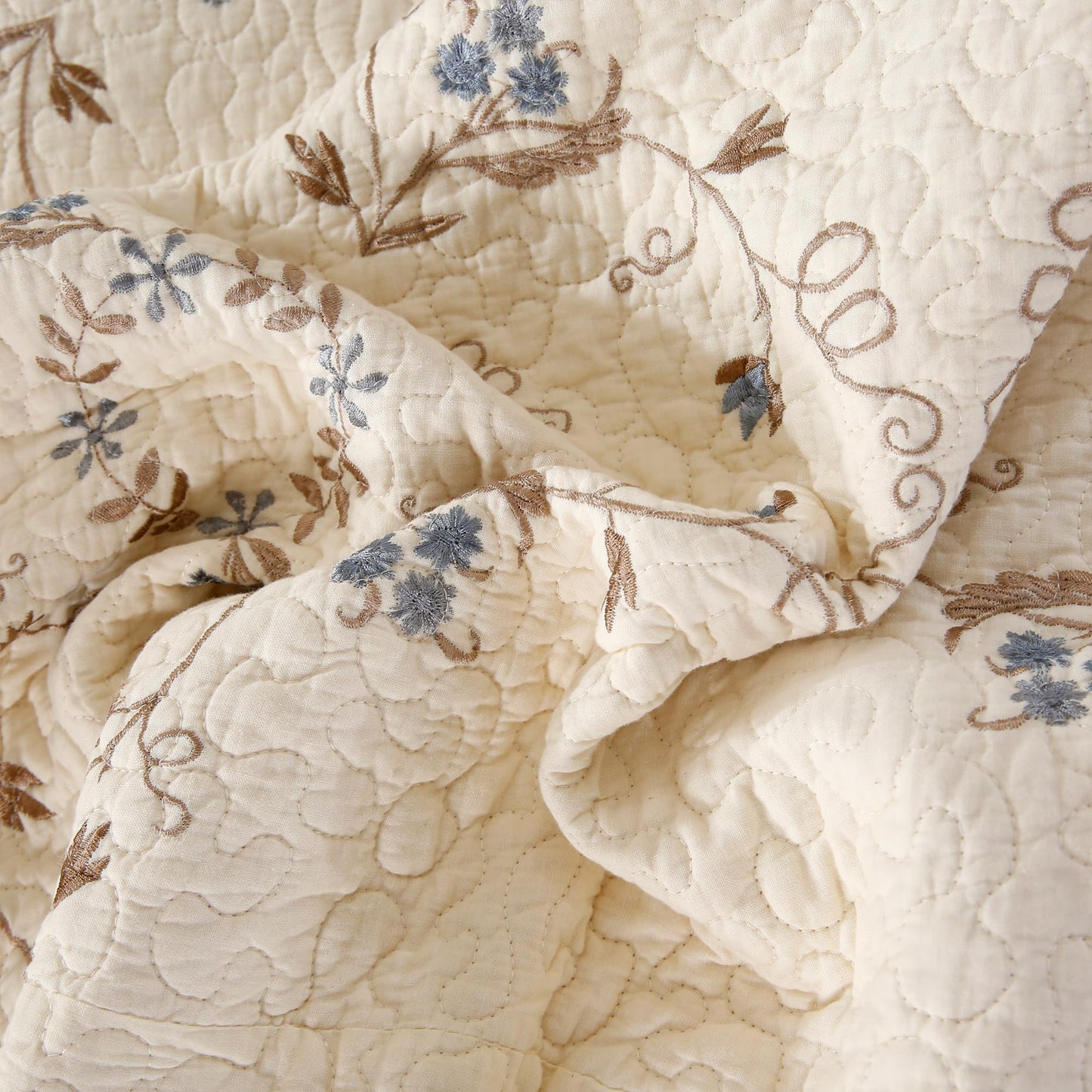 Quilt Set Blue Floral 3D Embroidery Pattern 3 PCS 100% Cotton Reversible Quilted Embroidered Decorative Bedspreads Coverlet Set, Lightweight &Soft King Size White Bedding Coverlet for All Season