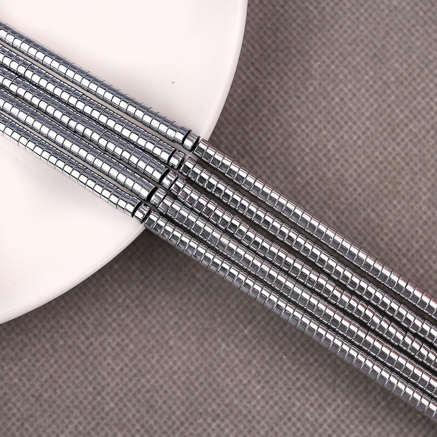 BONNY BOXX 150PCs Natural Silver Hematite Spacer Beads, Loose Semi Precious Flat Round Gemstone Heishi Disc Stone Beads for Beading Jewelry Making 4mm*2mm